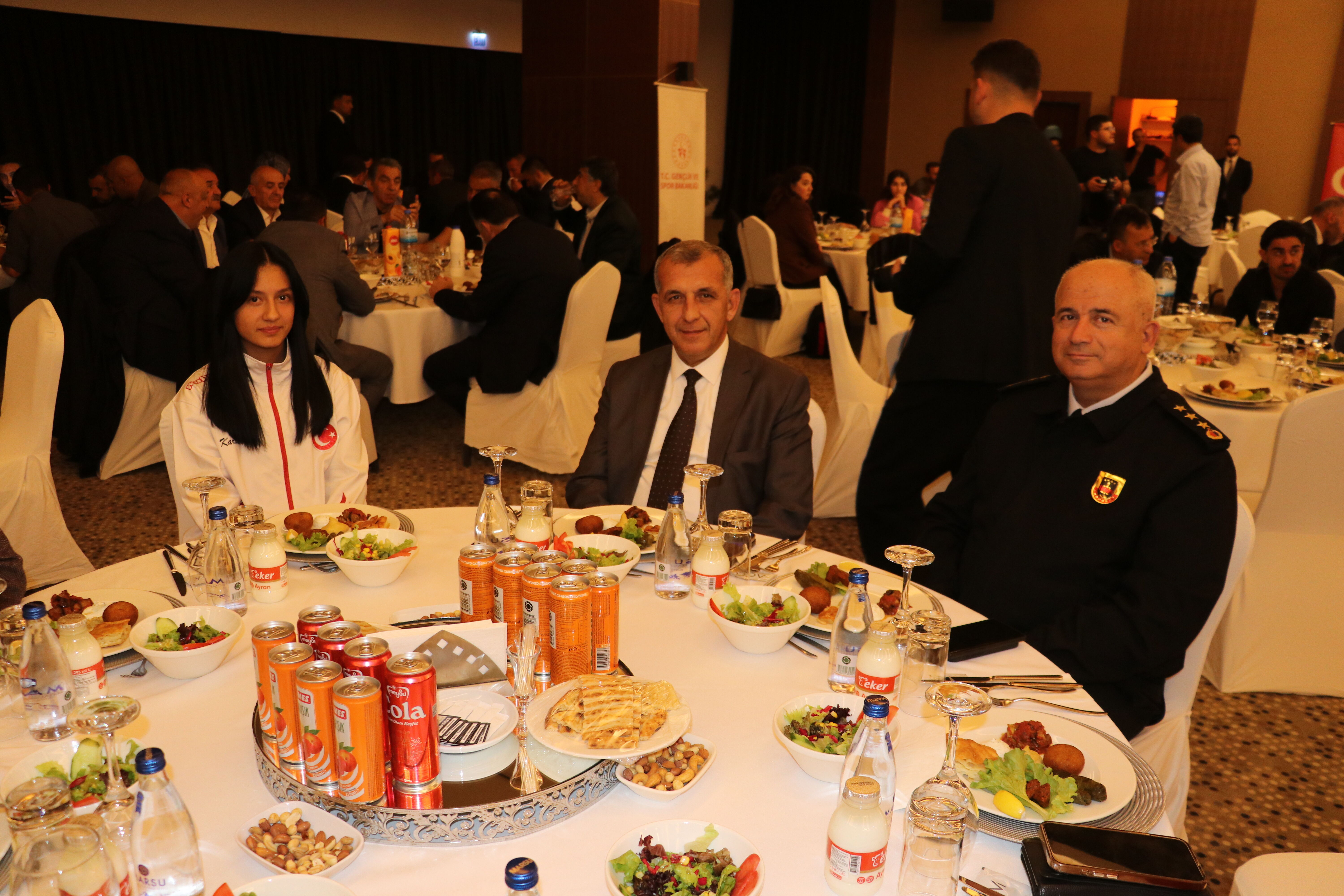 Sivas'ta 'Zirvedeki Yiğidolar' ödül töreni düzenlendi