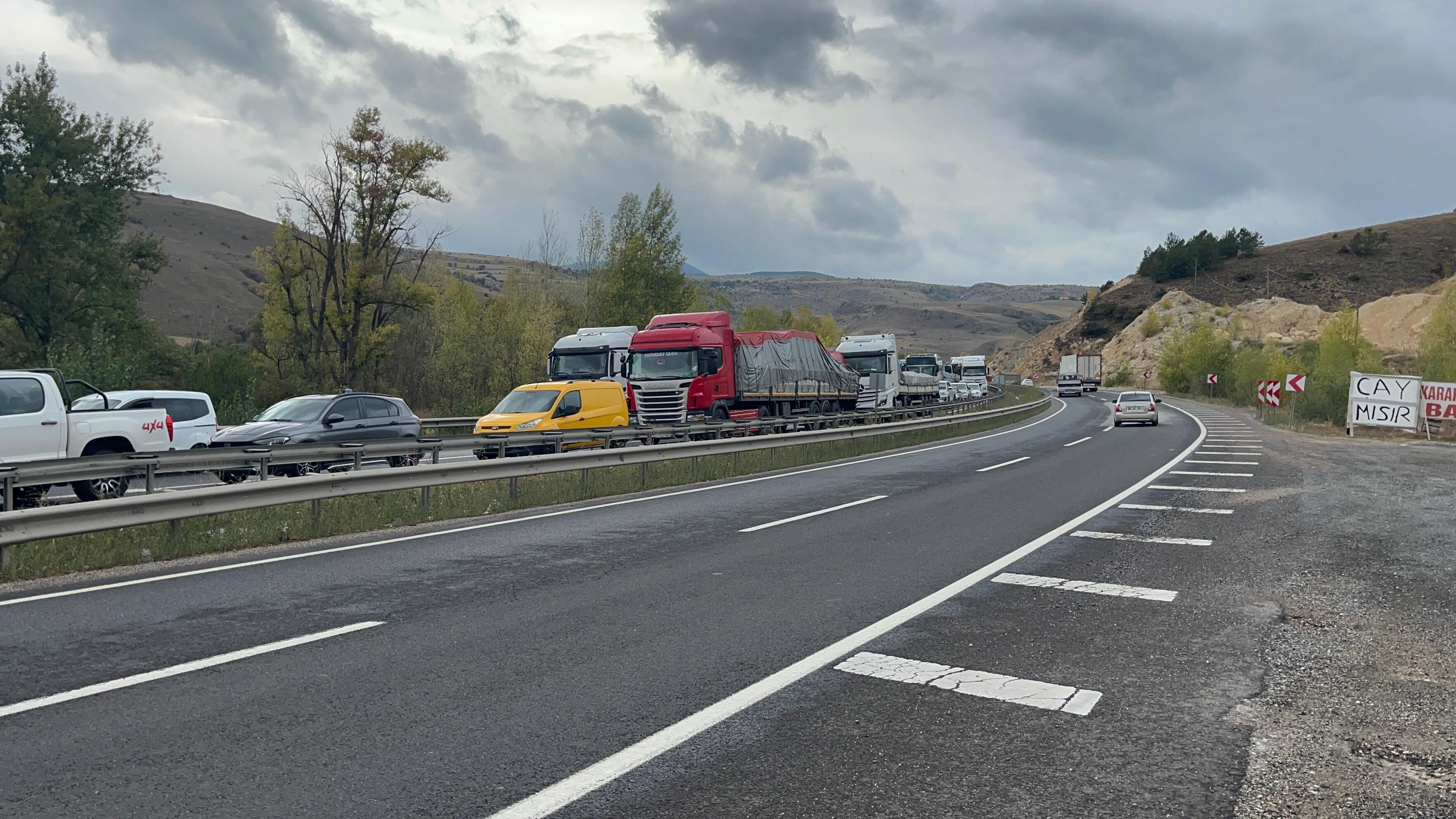 Çankırı'da meydana gelen kazalar İstanbul-Samsun kara yolunda trafiği aksattı