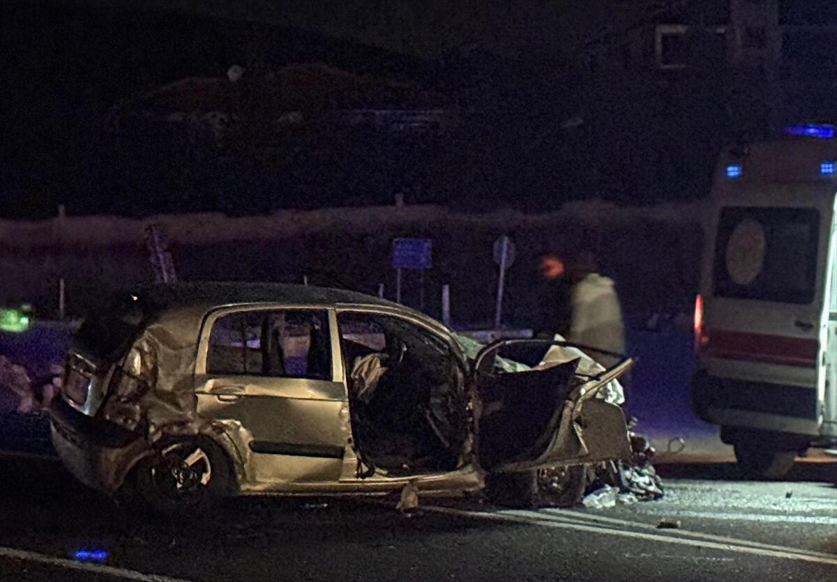 Konya'da otobüs ile otomobil çarpıştı, 2 kişi yaralandı