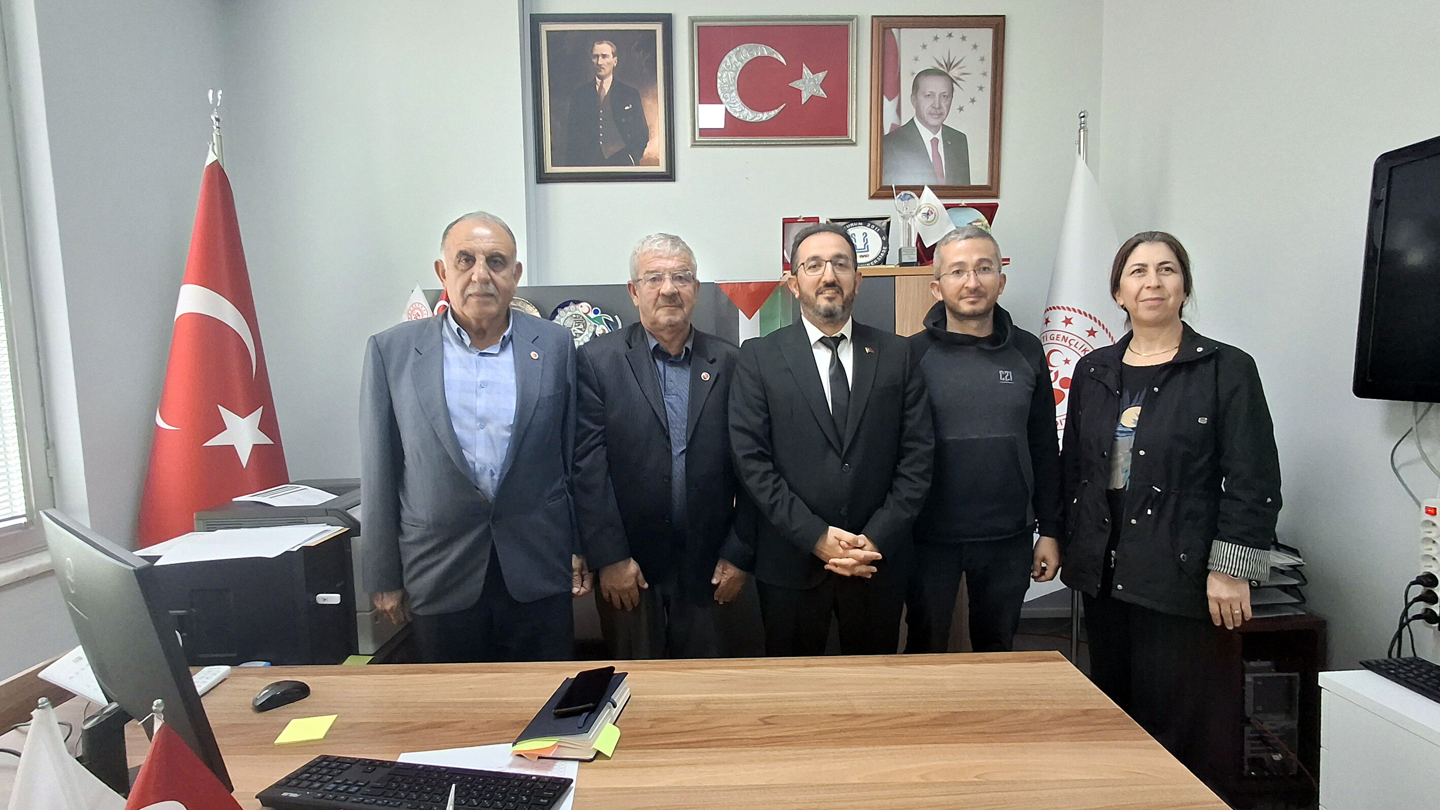 Beypazarı Muhtarlar Derneğinden İlçe Gençlik ve Spor Müdürüne ziyaret