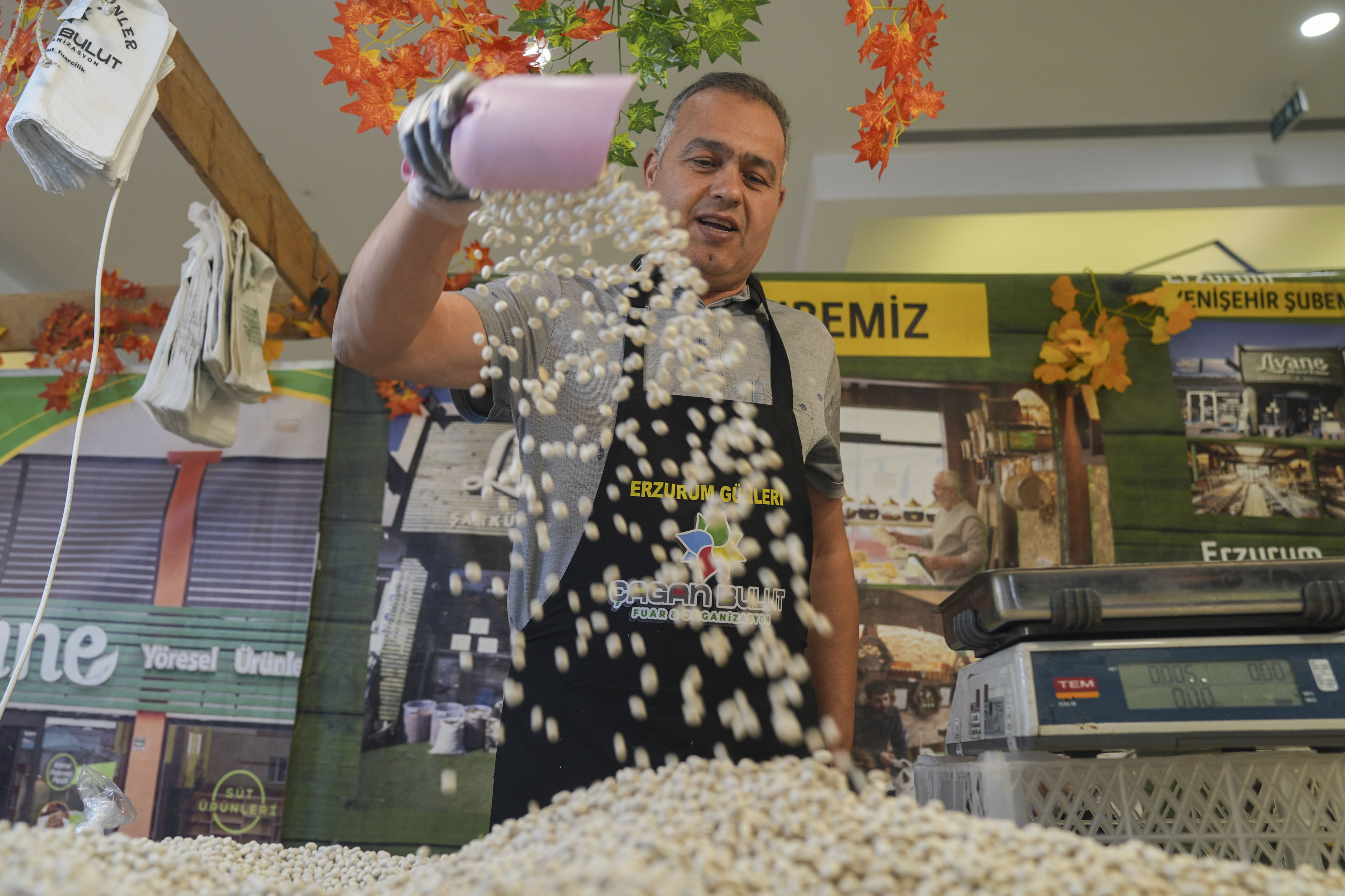 Ankara'da 'Erzurum Cağ Kebabı ve Çeçil Peyniri Festivali' başladı