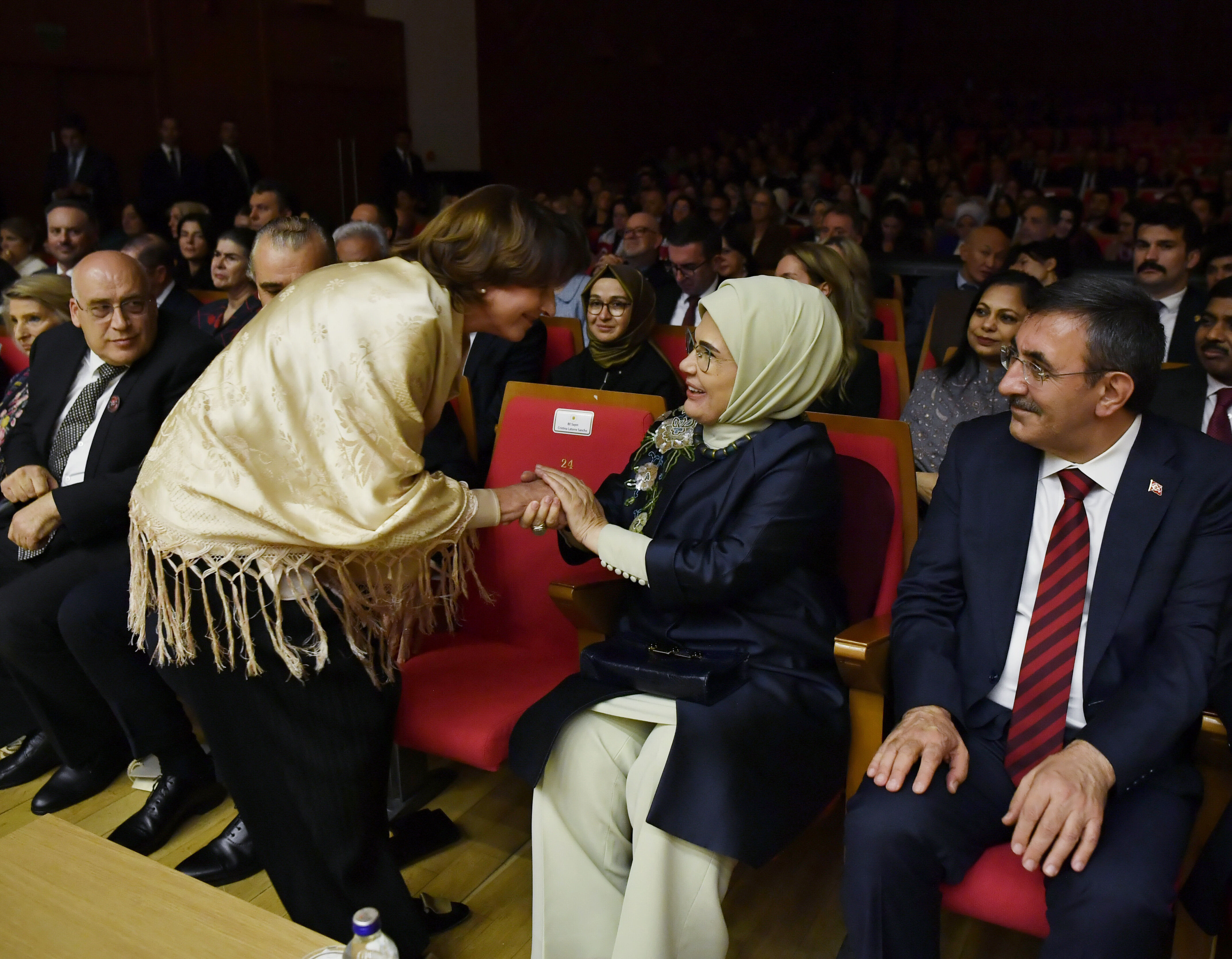 Emine Erdoğan, Gazze'ye destek için düzenlenen flamenko gösterisine katıldı