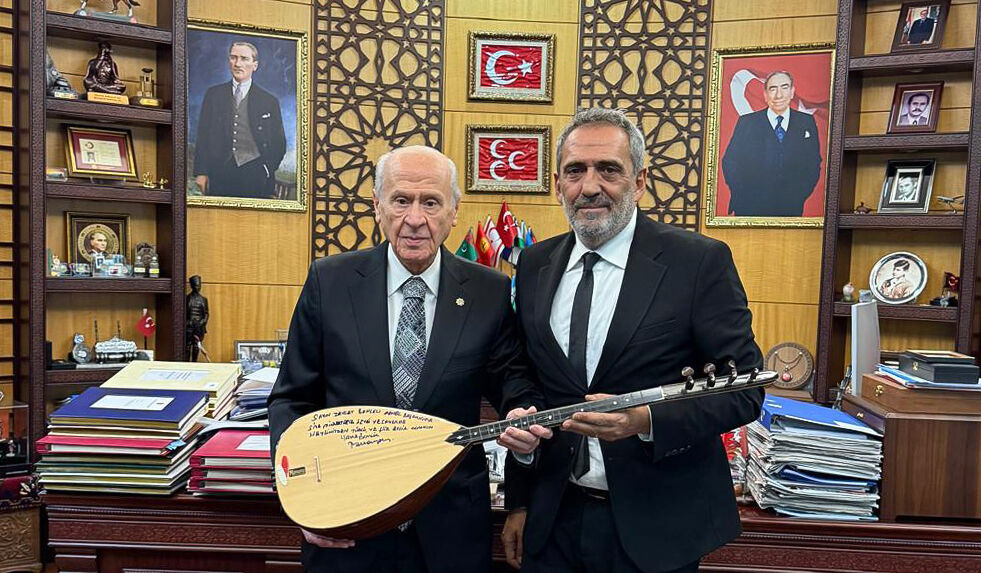 MHP Genel Başkanı Bahçeli, sanatçı Yavuz Bingöl'ü makamında ağırladı