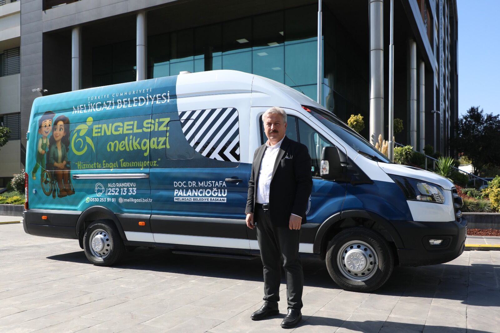 Melikgazi Belediyesi, 'Engelsiz Melikgazi' minibüsünü hizmete sundu