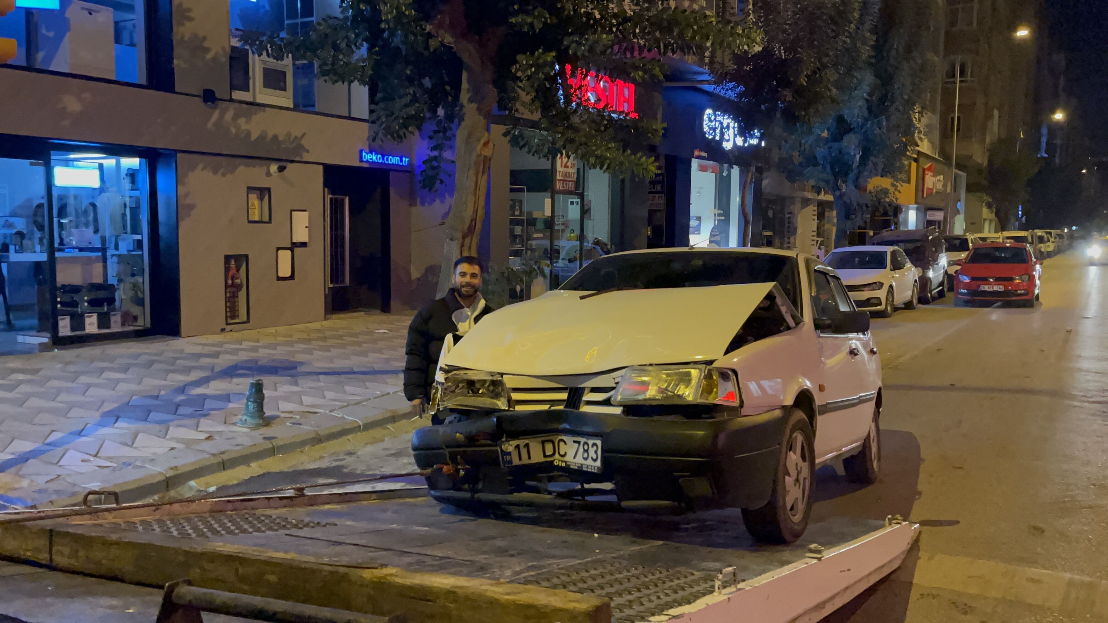 Eskişehir'de otomobilin çarptığı elektrikli bisikletteki kişi yaralandı