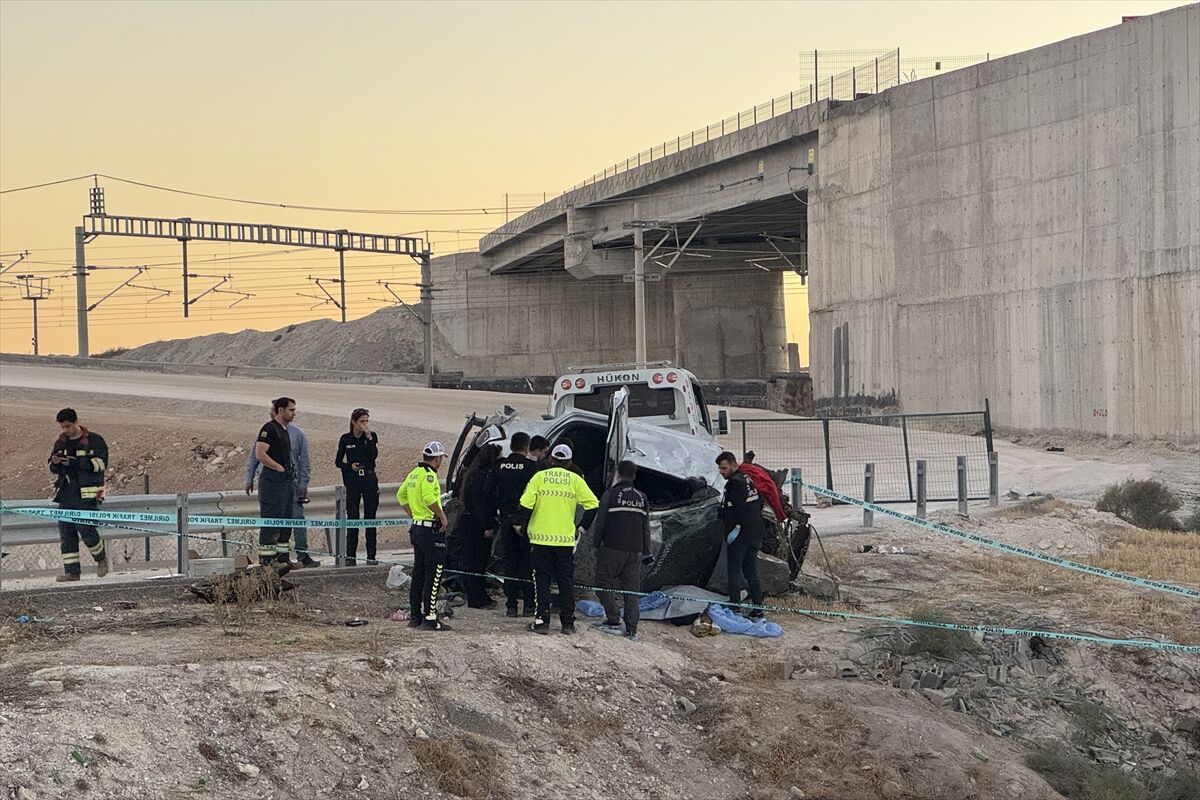 Konya'da devrilen otomobildeki 1 kişi öldü, 1 kişi yaralandı