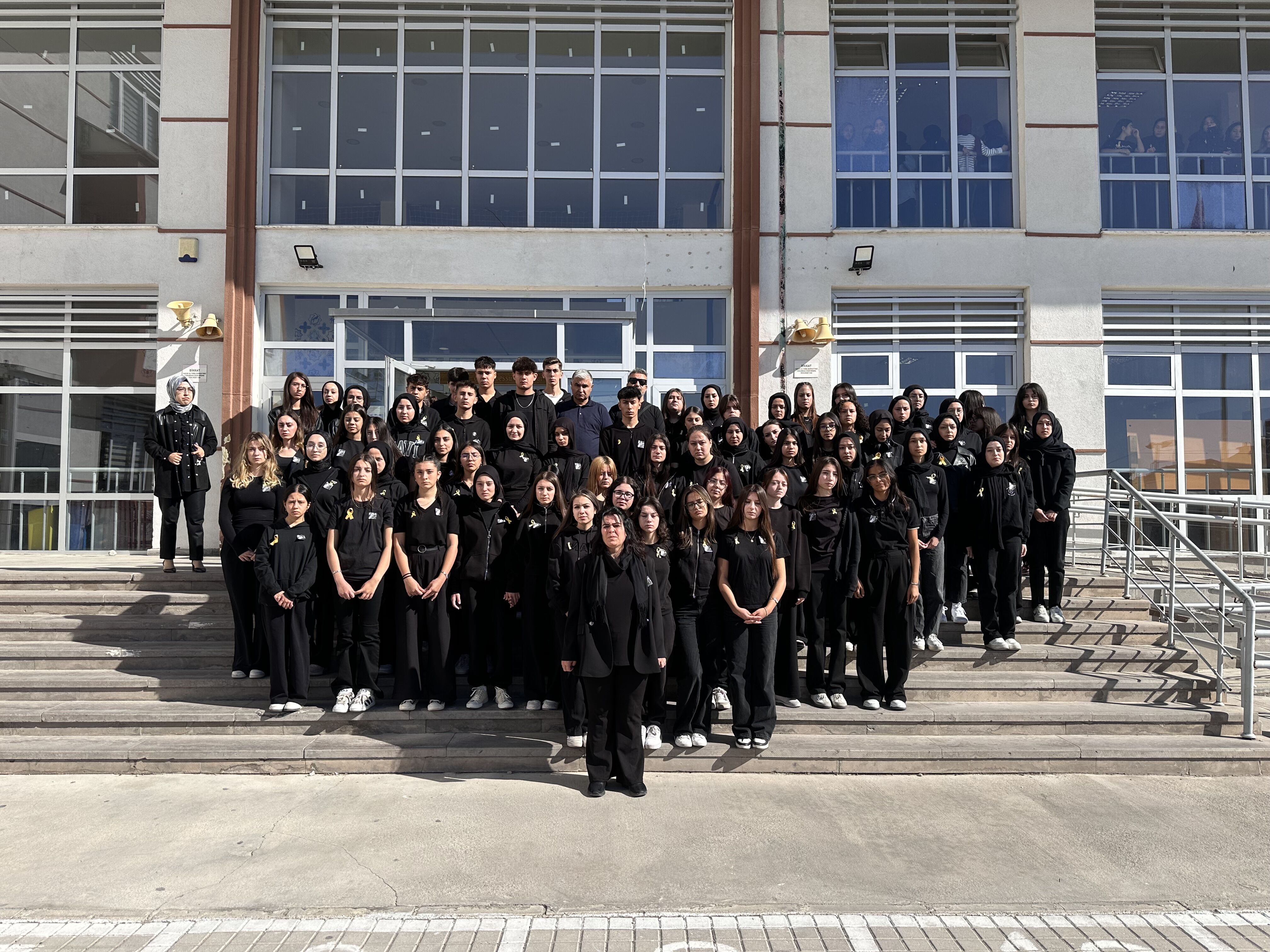 Konya'daki kazada hayatını kaybeden öğretmenin okulunda yas var