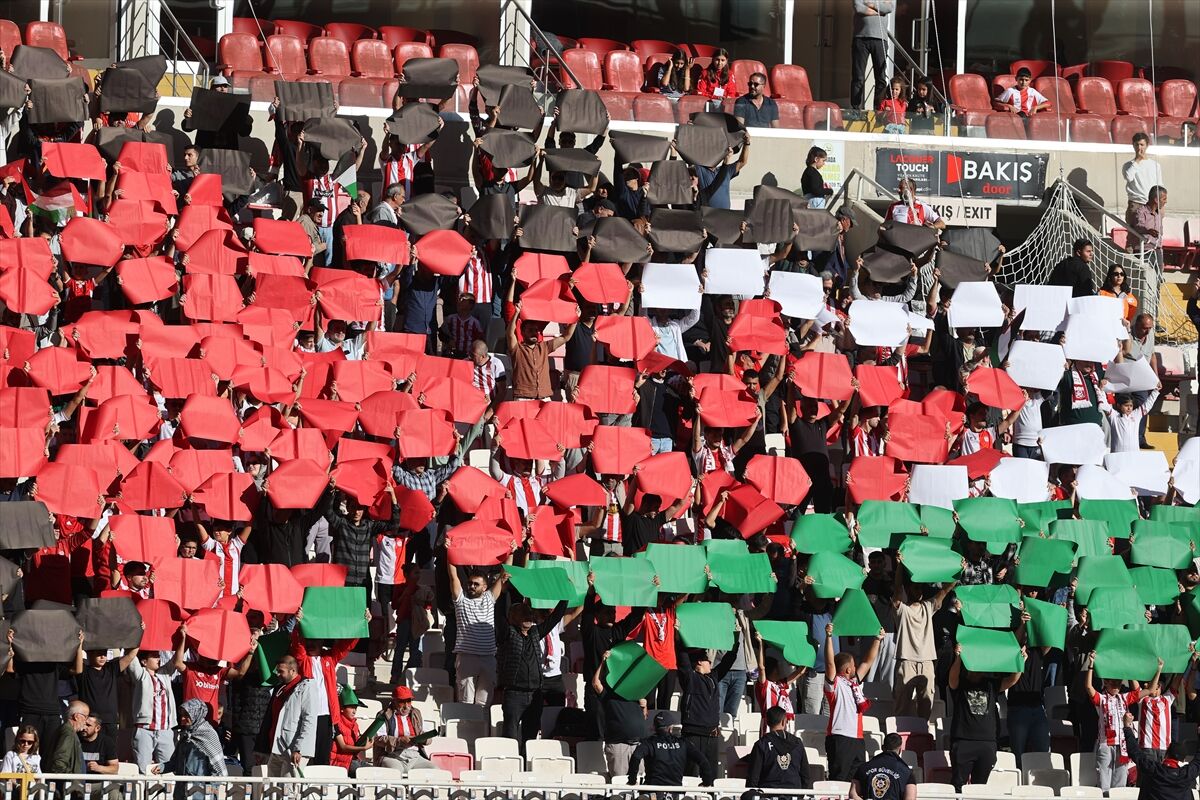 Sivasspor taraftarlarından 'Gazze' koreografisi