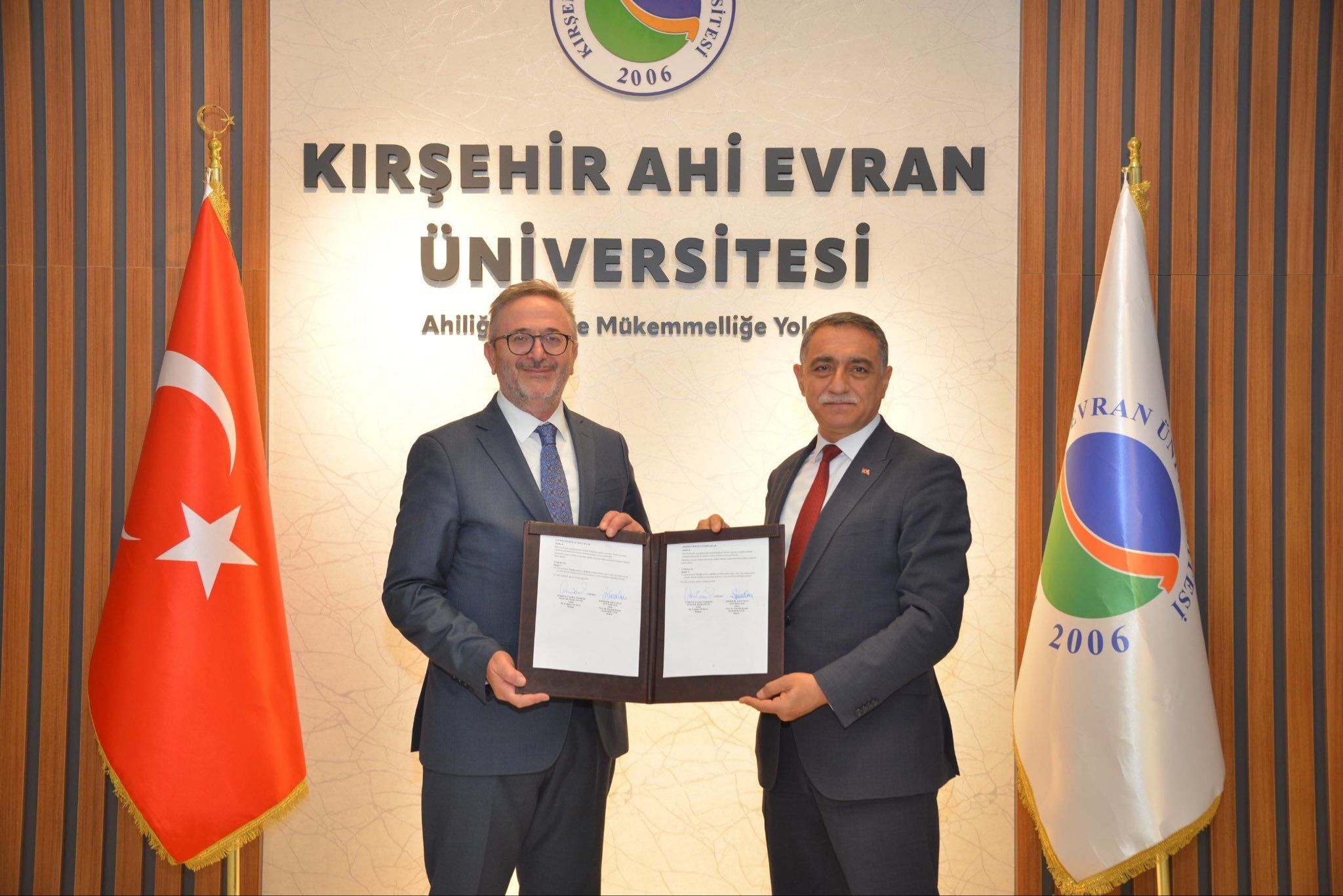 Ulaştırma ve Altyapı Bakanı Uraloğlu, Kırşehir'de gençlerle buluştu: