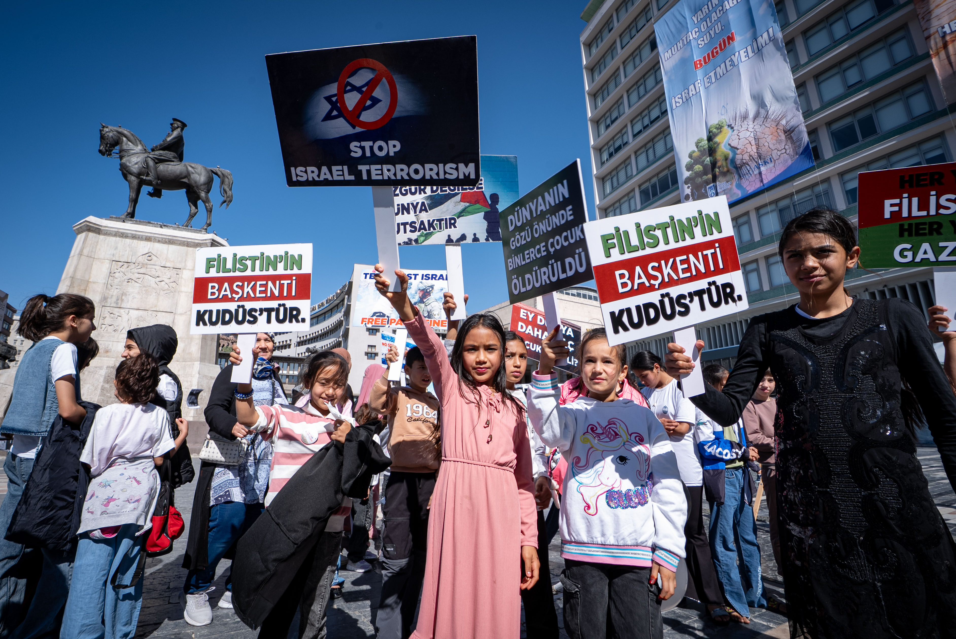 AK Parti Altındağ Gençlik Kolları üyeleri İsrail'in Gazze'ye yönelik soykırımını protesto etti