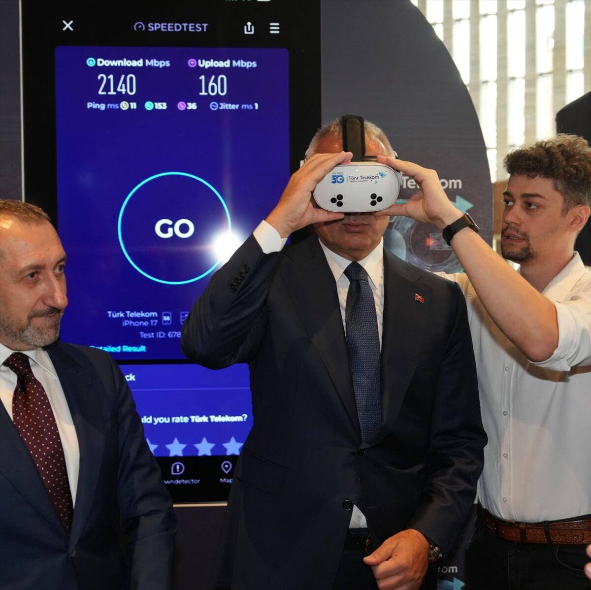 Türk Telekom'un 5G destekli VR teknolojisi AKM'de deneyimlendi