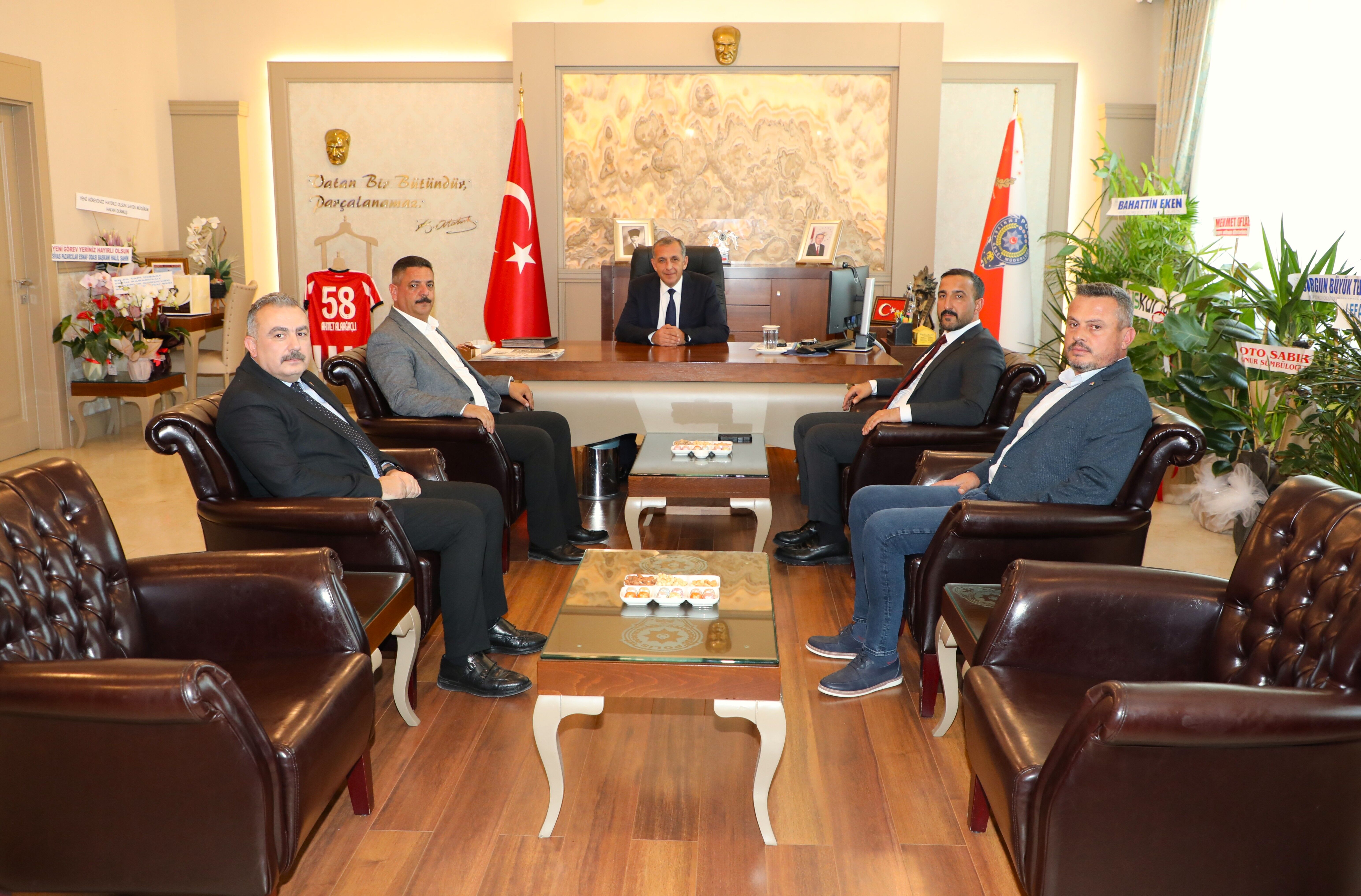 Sivas Ticaret Borsası üyelerinden İl Emniyet Müdürü Alaağaçlı'ya 'hayırlı olsun' ziyareti