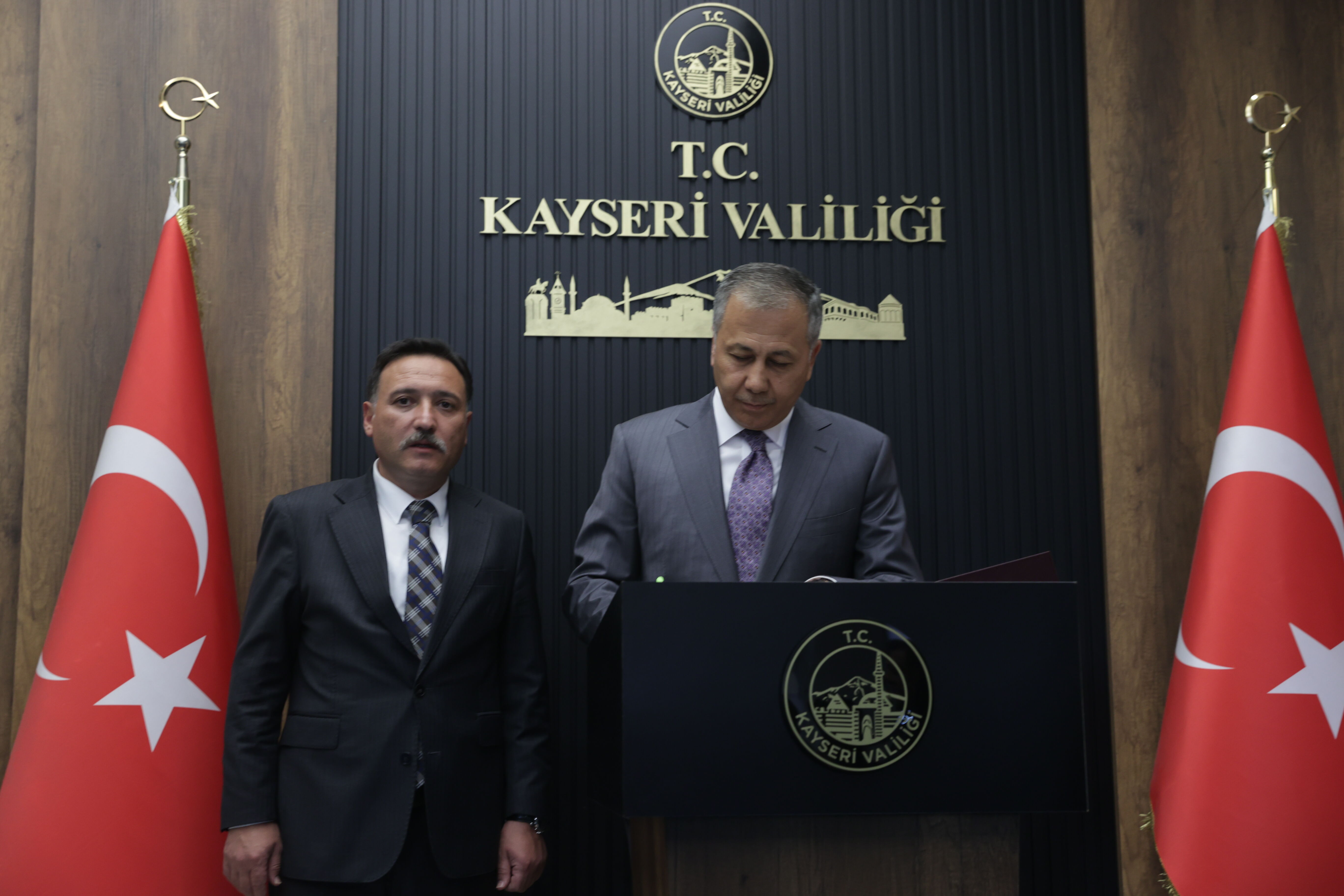 İçişleri Bakanı Yerlikaya, Kayseri'de ziyaretlerde bulundu