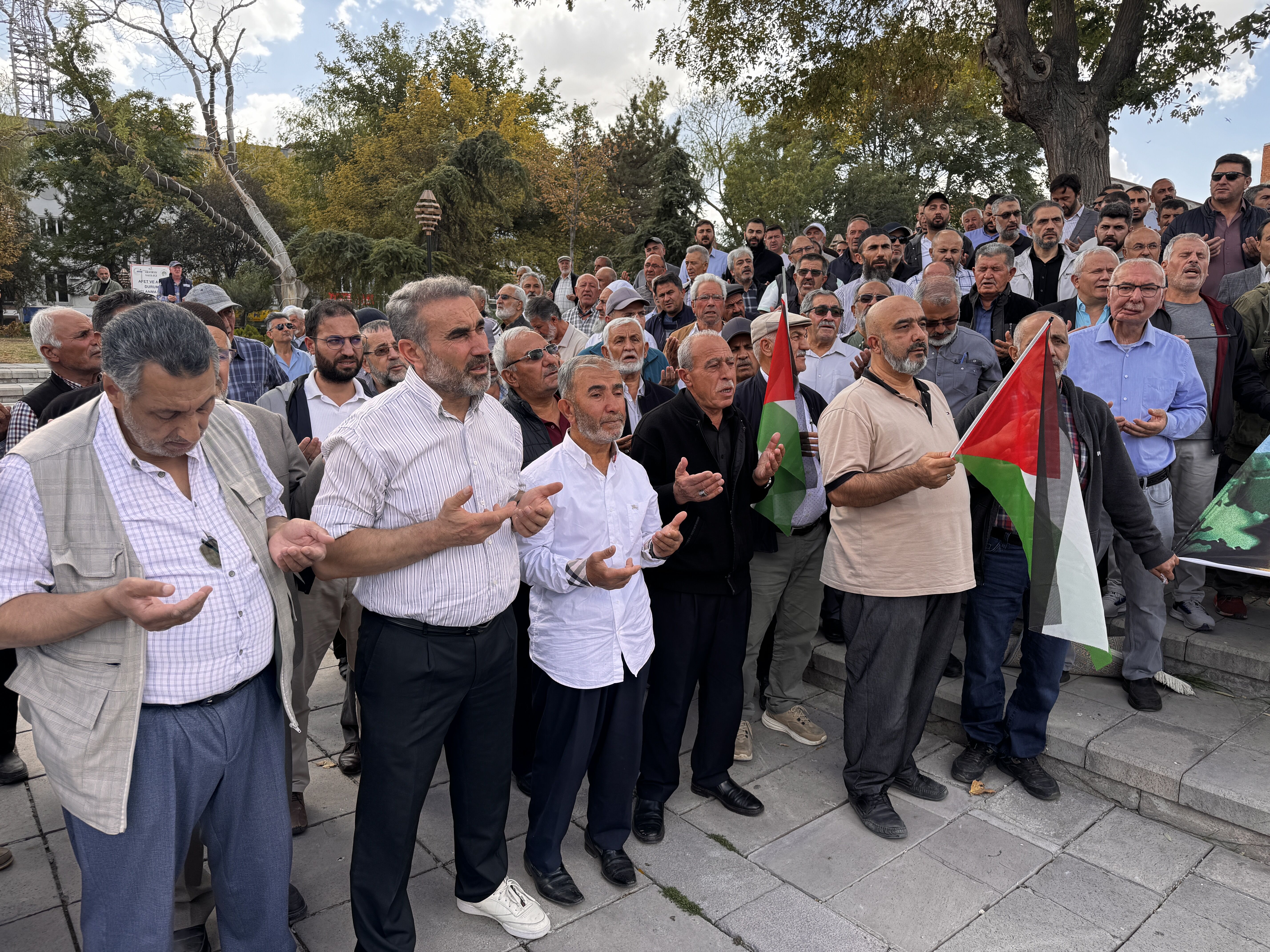 Aksaray'da İsrail'in Küresel Sumud Filosu'na saldırısı protesto edildi