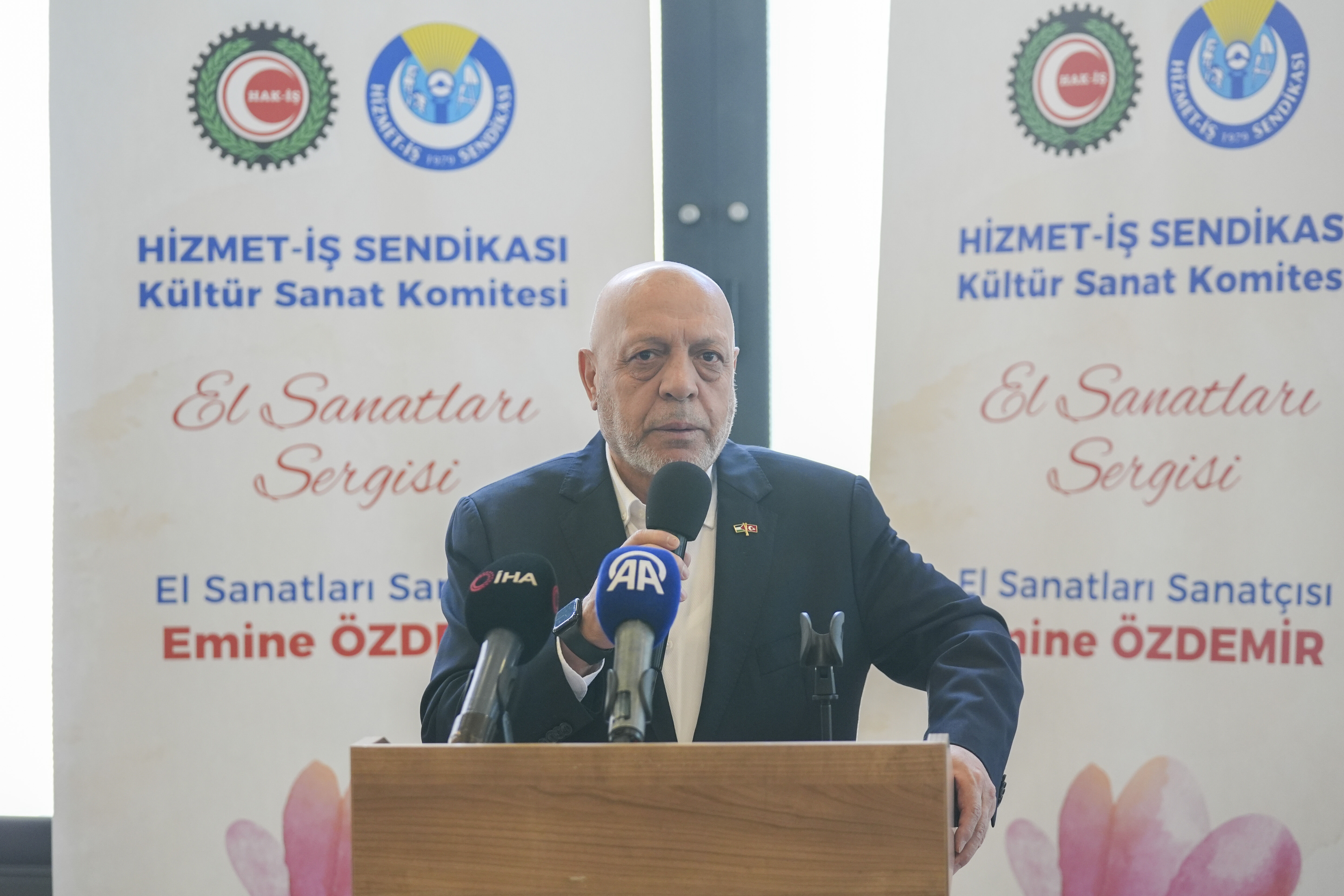 HAK-İŞ'te 'El Sanatları Sergisi' açıldı