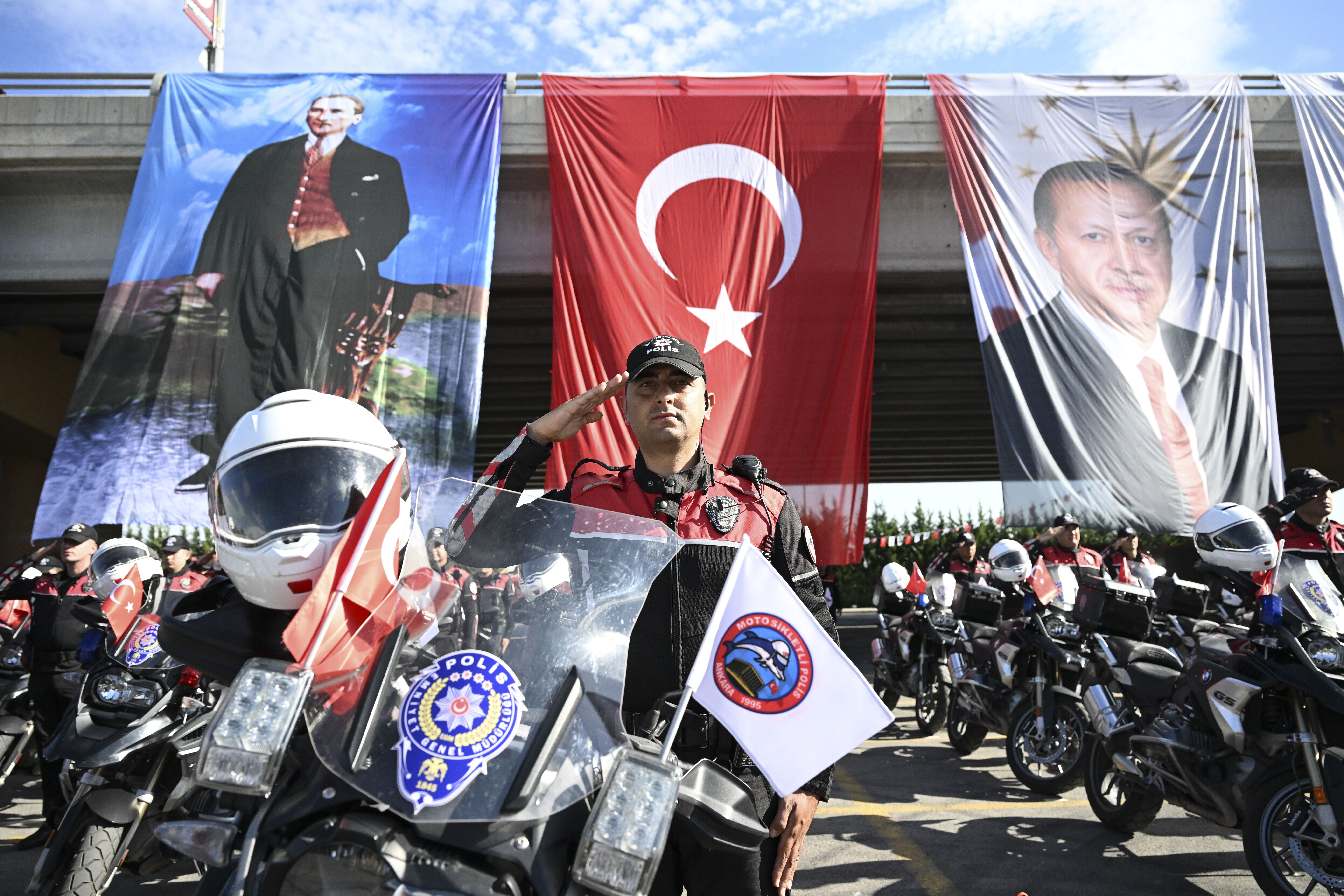 Ankara'da eğitimlerini tamamlayan 85 yunus polisi mezun oldu