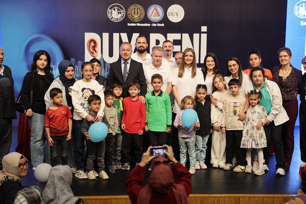 Sivas'ta 50 engelli çocuğa işitme cihazı dağıtıldı