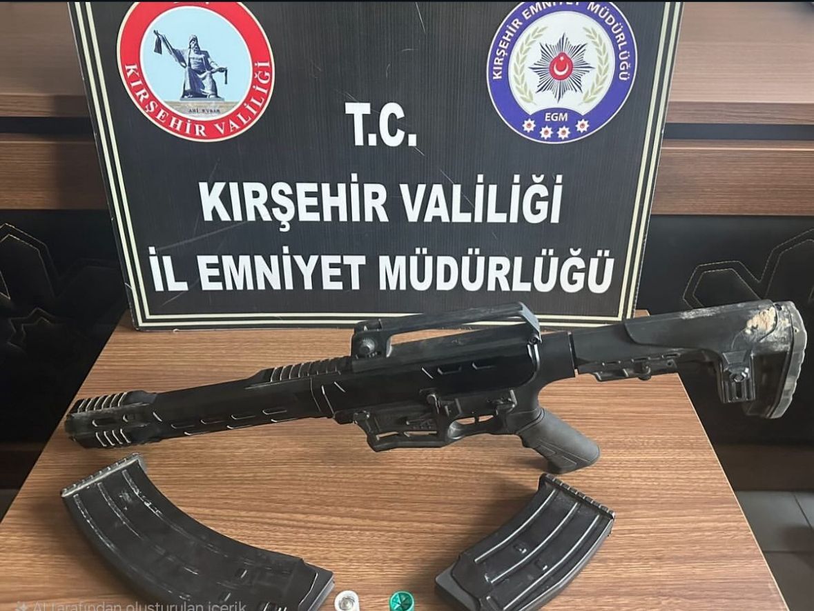 Kırşehir'de ruhsatsız silah operasyonunda 2 zanlı yakalandı