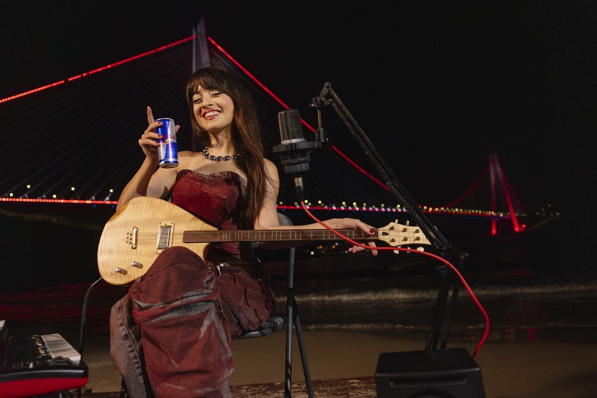 Red Bull 60 Seconds'ın yeni konuğu Melis Fis oldu