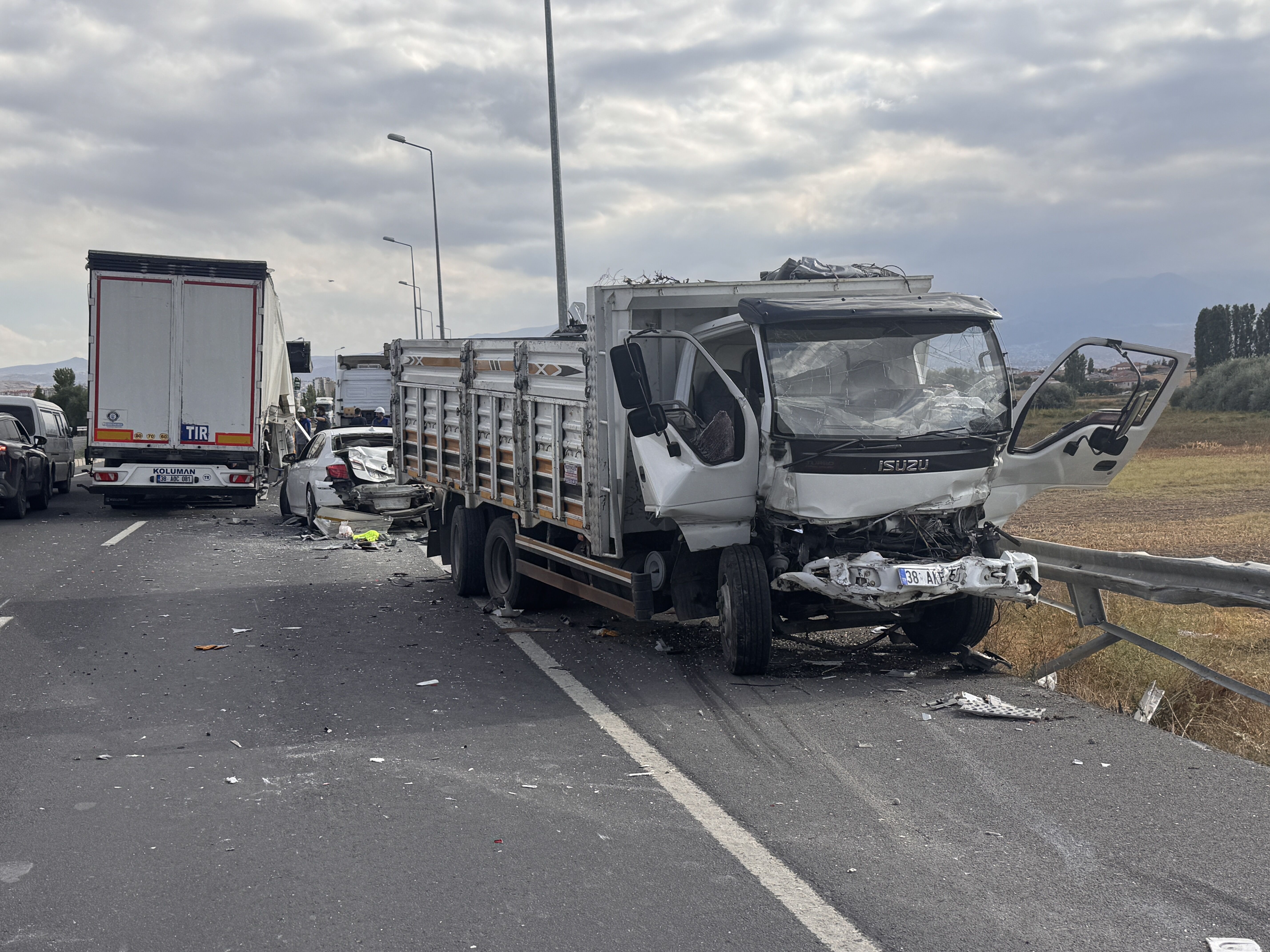 Kayseri'de zincirleme trafik kazasında 3 kişi yaralandı