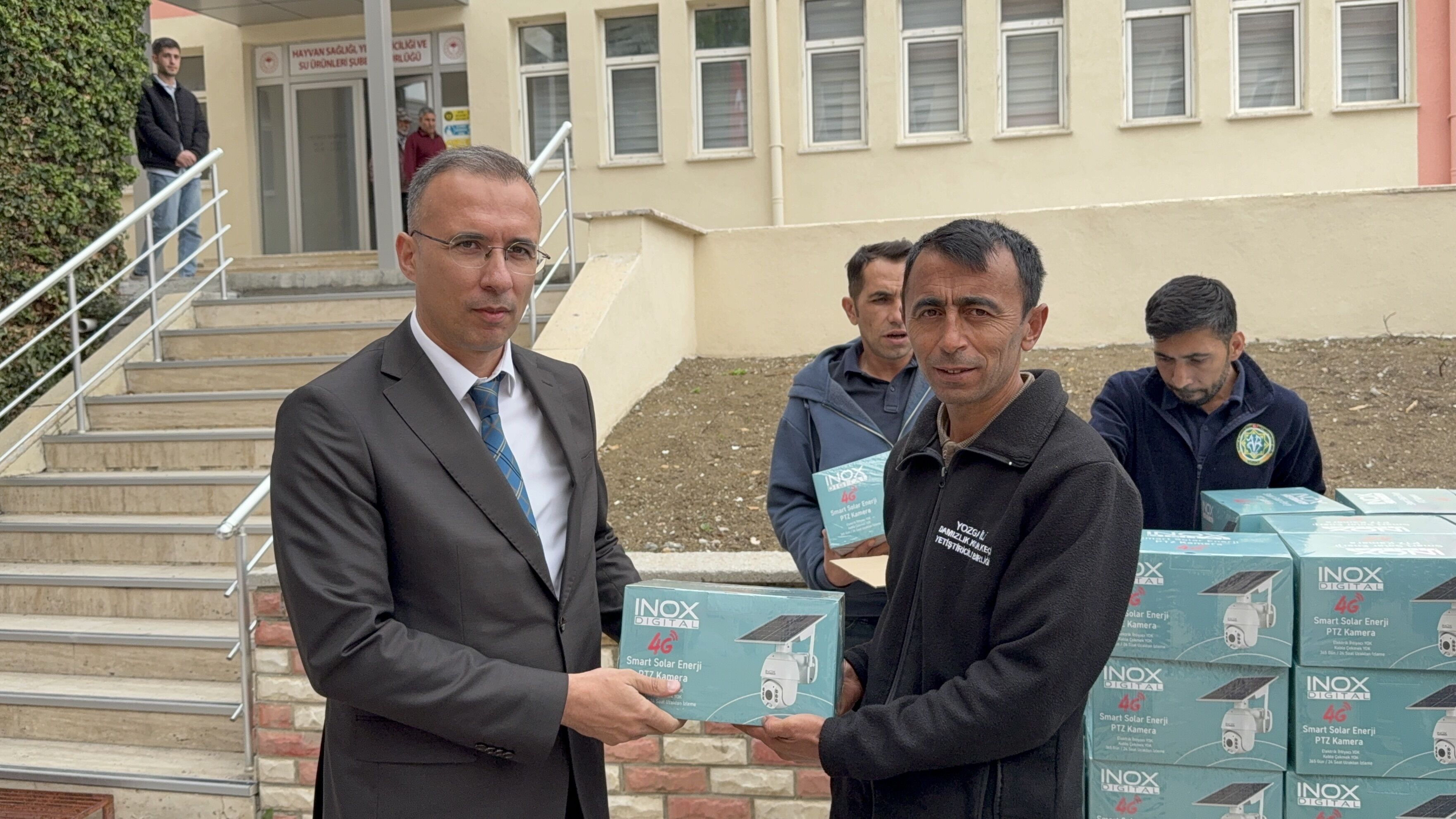 Yozgat'ta küçükbaş yetiştiricilere güneş enerjili kamera ve kamp lambası desteği