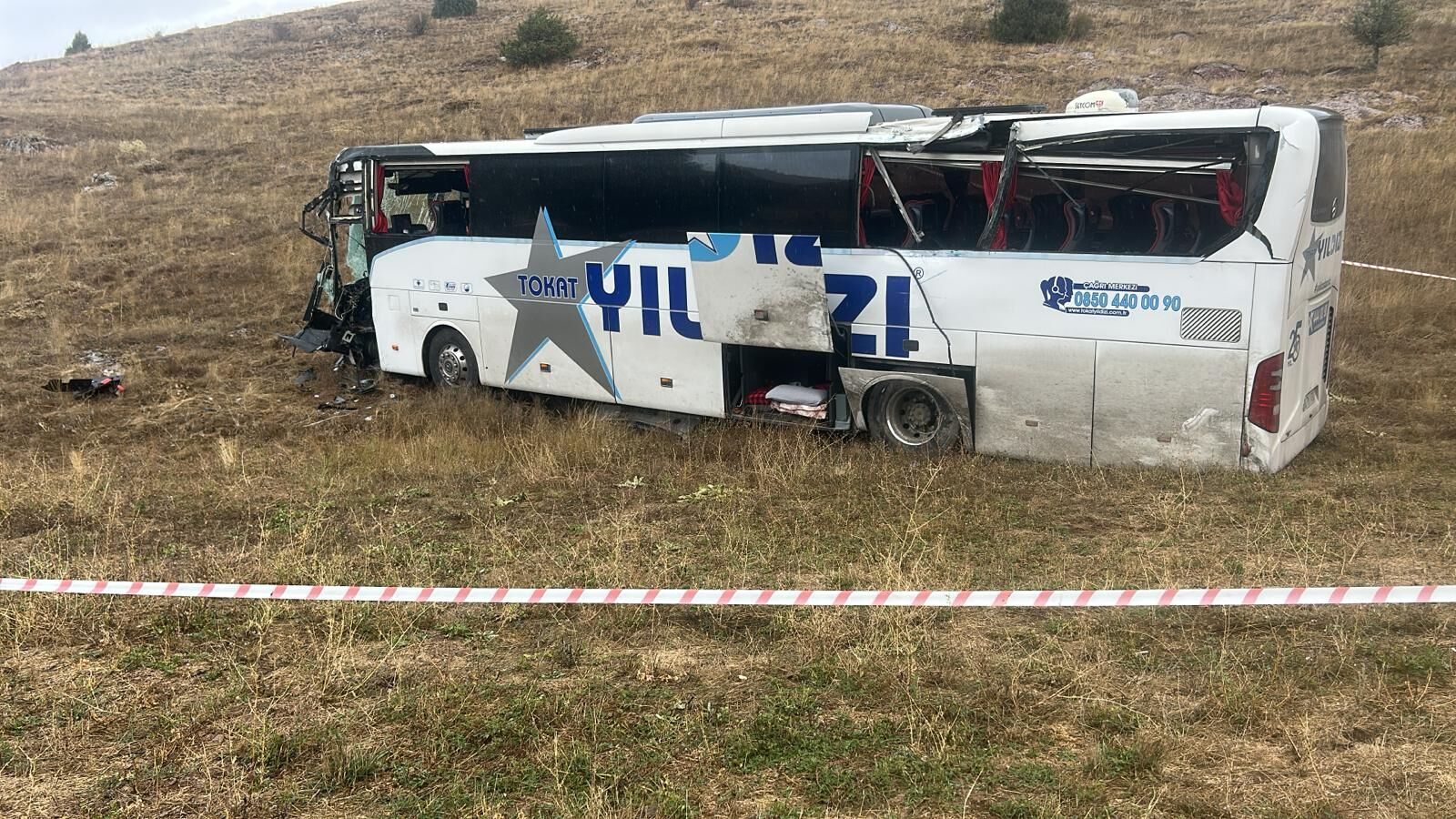 GÜNCELLEME - Sivas'ta yolcu otobüsü ile tırın çarpıştığı kazada 23 kişi yaralandı