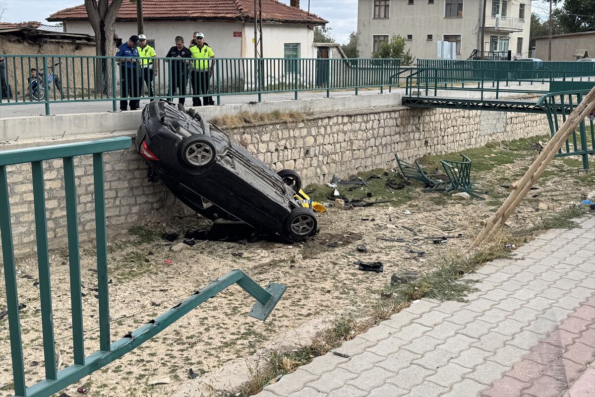 Konya'da kanala düşen otomobildeki 1 kişi öldü, 1 kişi yaralandı