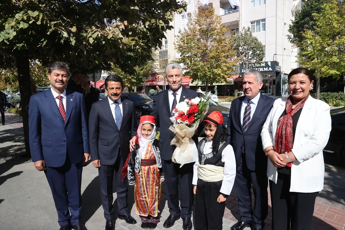 Ticaret Bakanı Bolat, Kırşehir'de ziyaretlerde bulundu