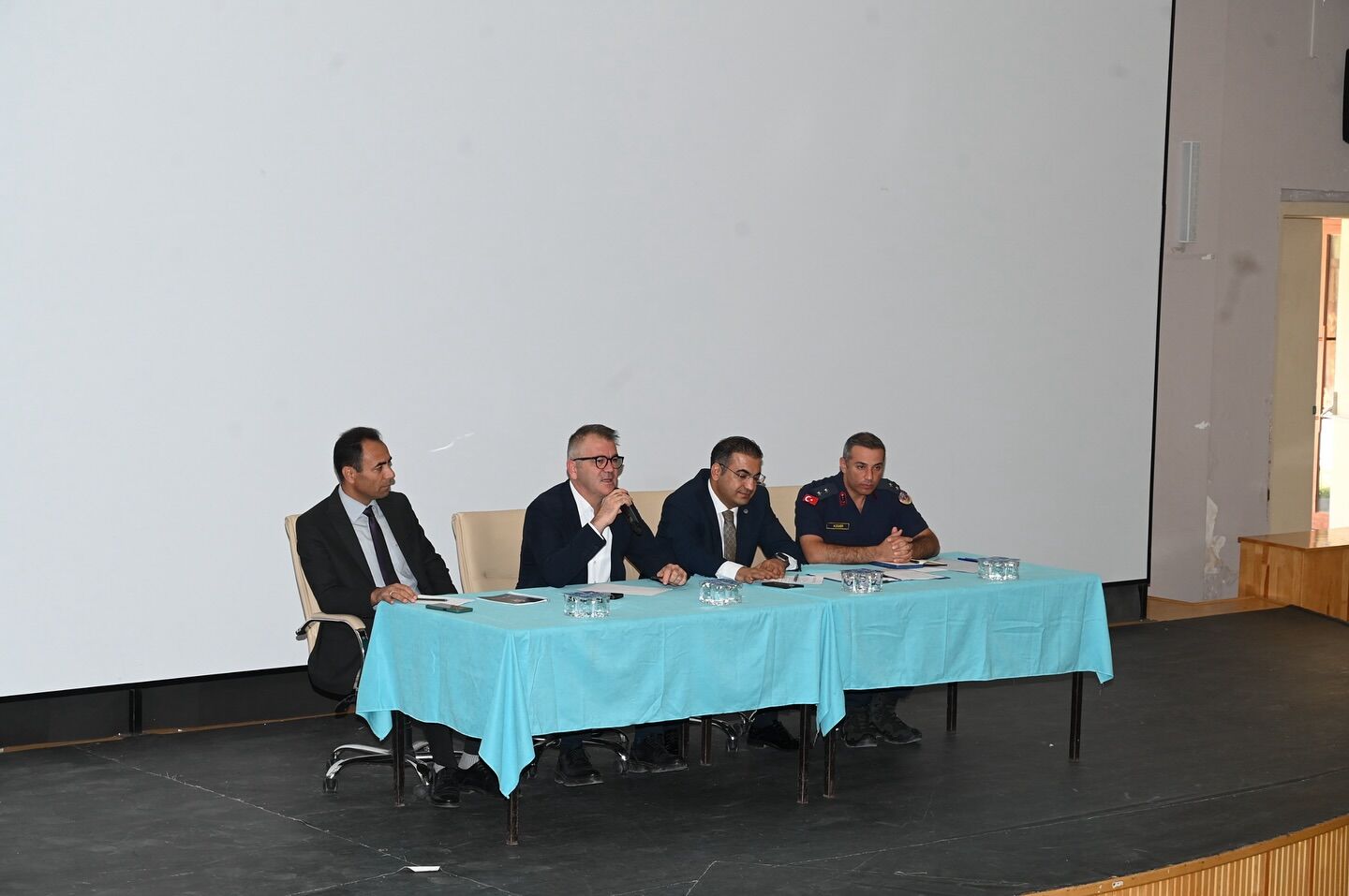 Seydişehir Kaymakamı Kıyıcı, muhtarlarla istişare toplantısı düzenledi