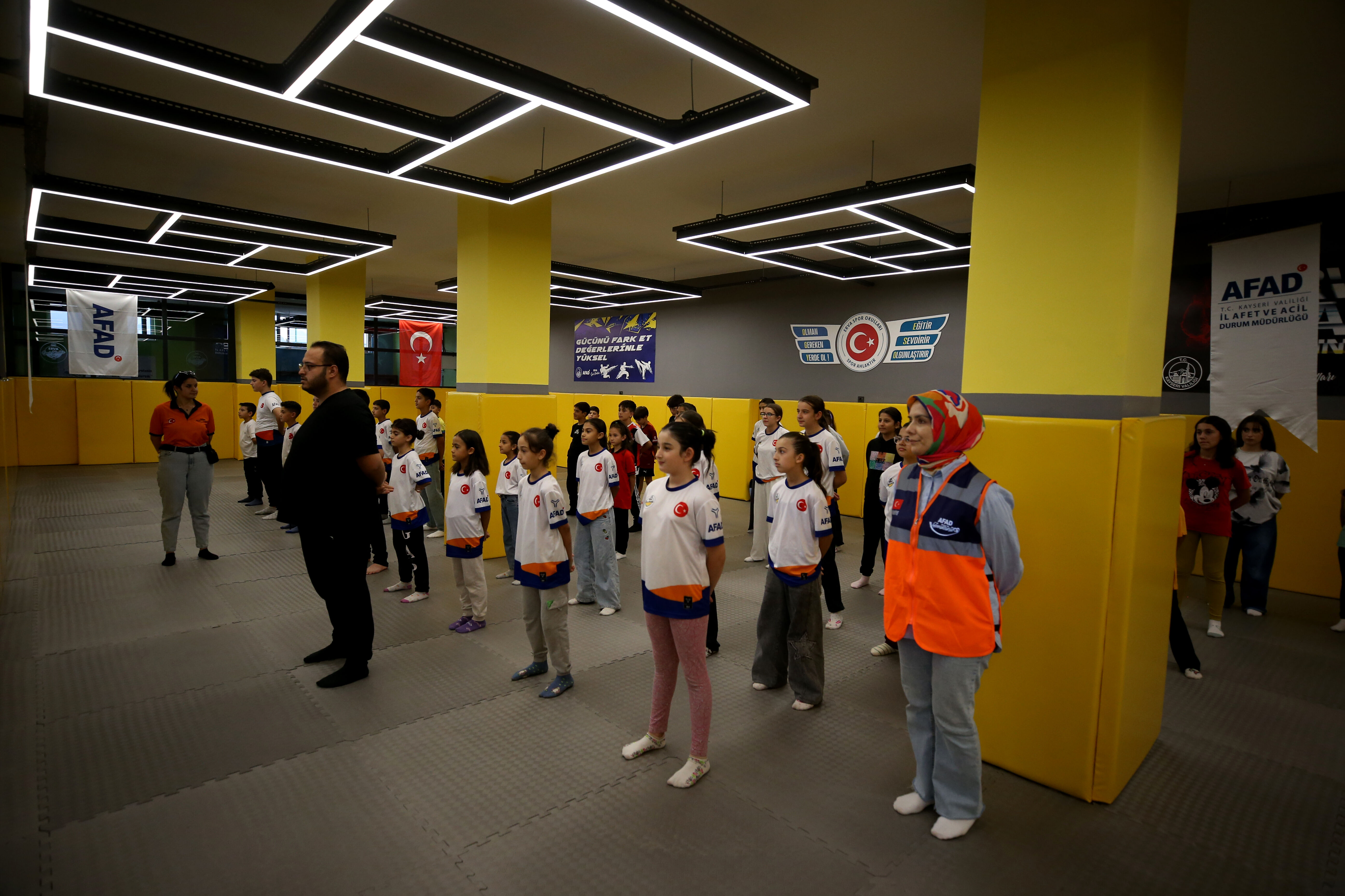 Çocuklara sporla afet bilinci aşılanıyor