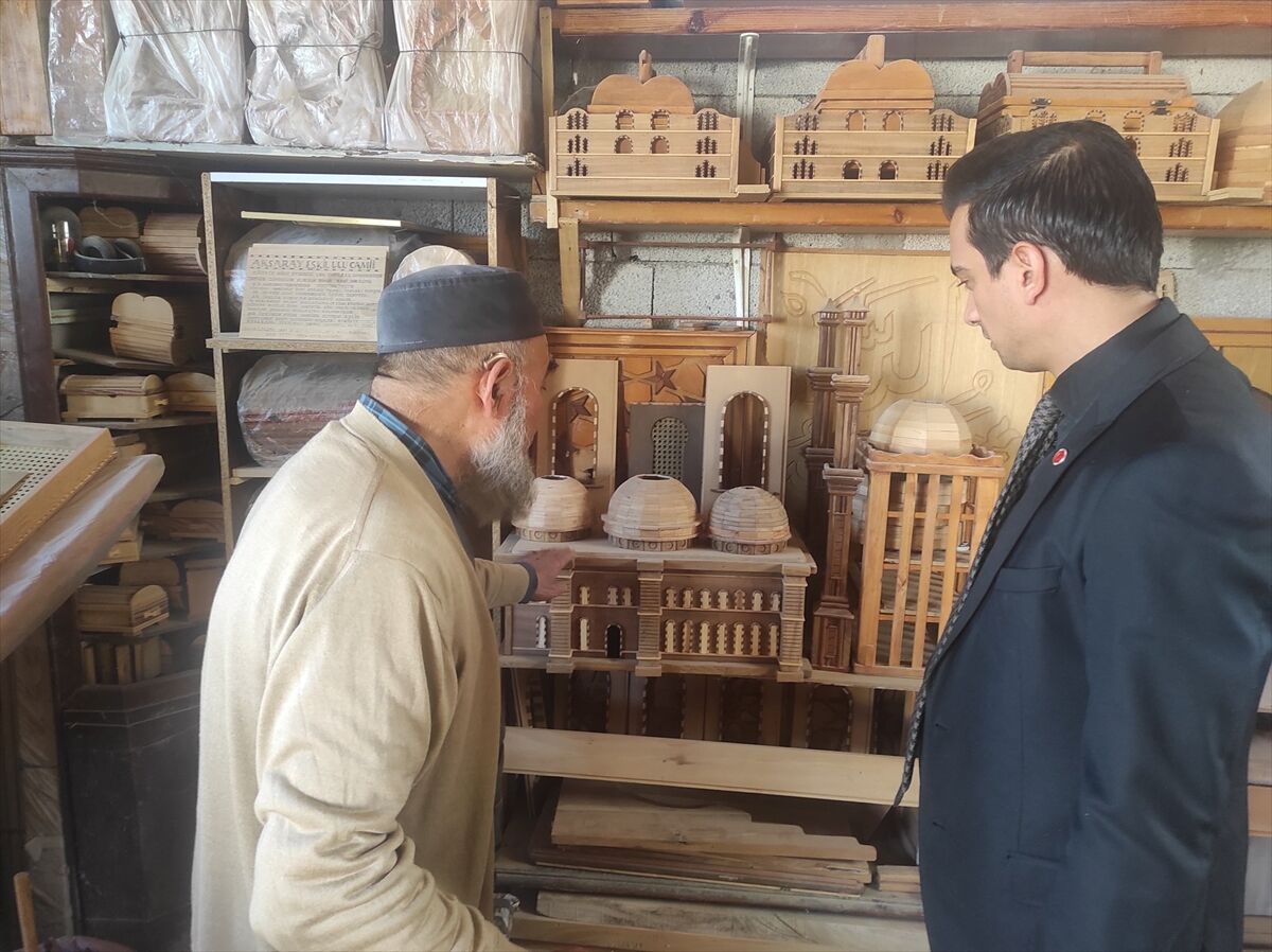 Eskil ilçesinde yılın ahisi ziyaret edildi