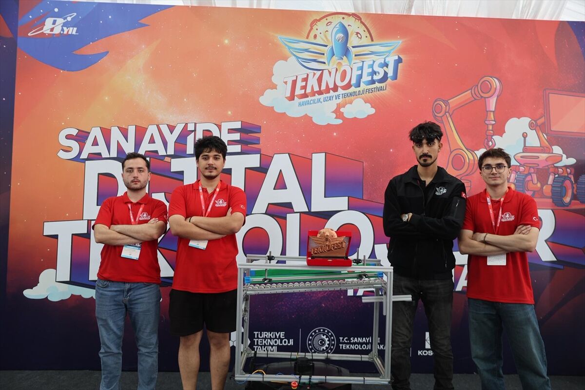 Gençlik merkezleri takımlarından TEKNOFEST 2025'te önemli başarılar