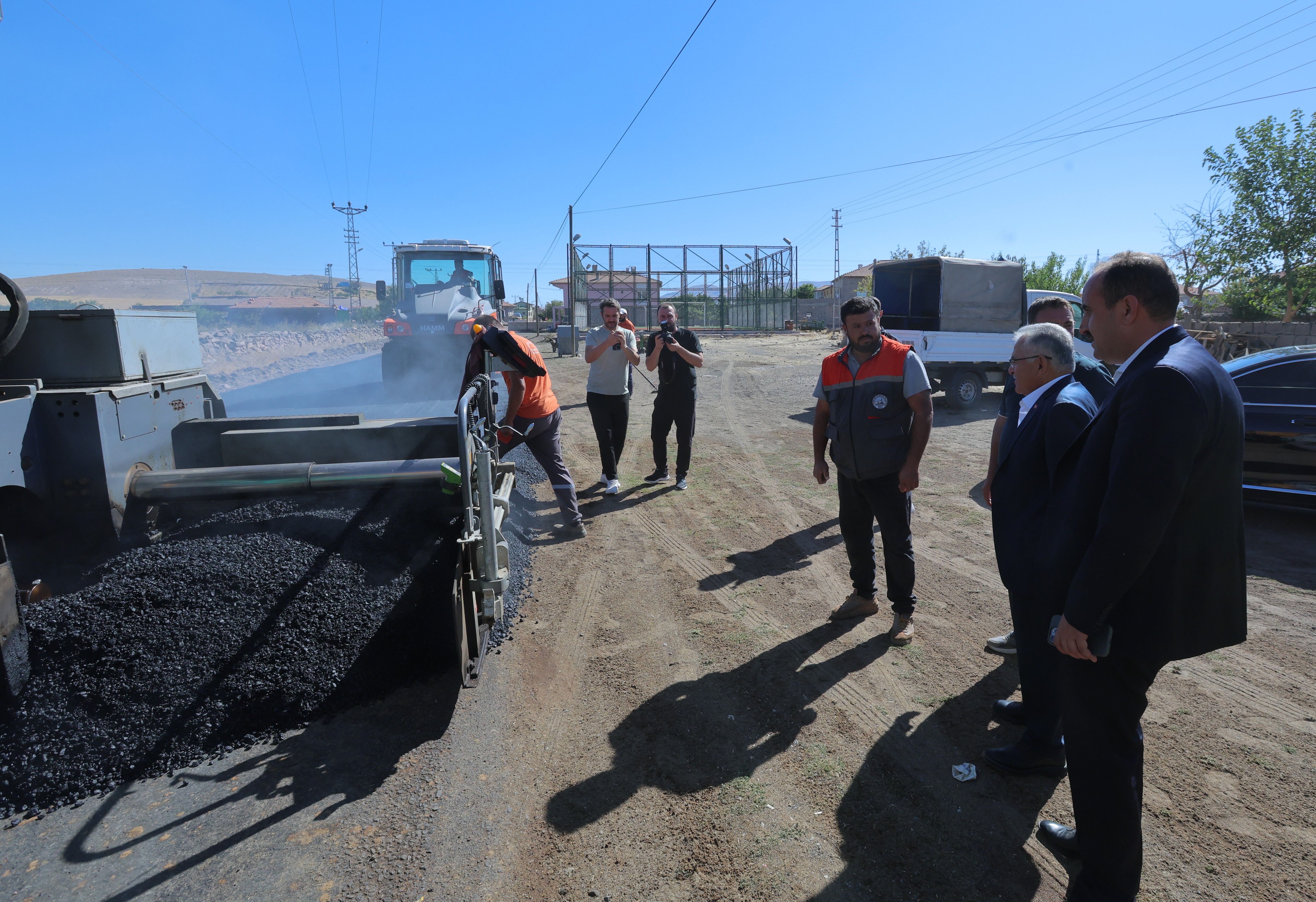 Büyükşehir Belediye Başkanı Büyükkılıç, İncesu'daki asfalt ve altyapı çalışmalarını inceldi