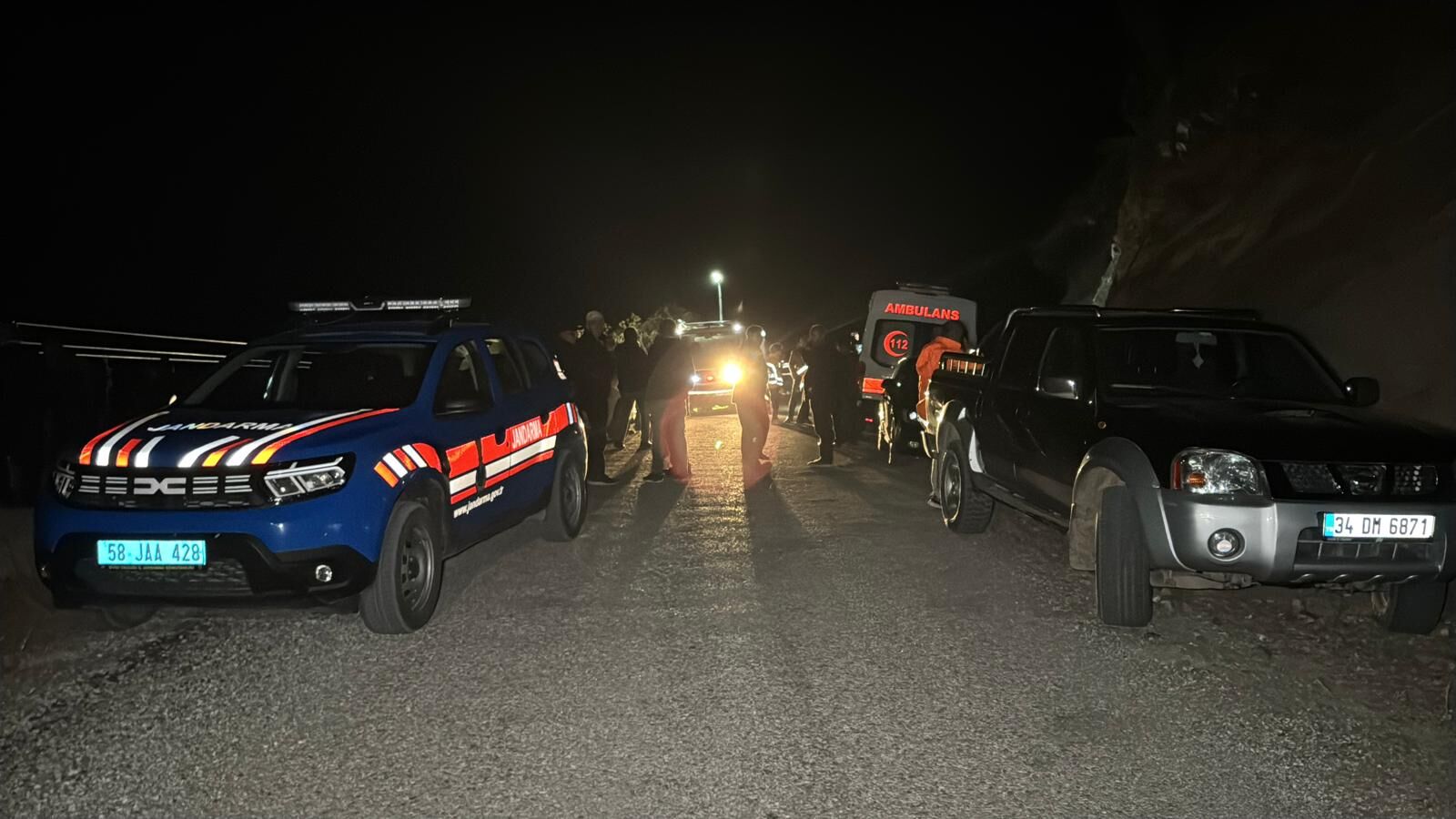 Sivas'ta uçuruma yuvarlanan otomobildeki 4 kişi öldü