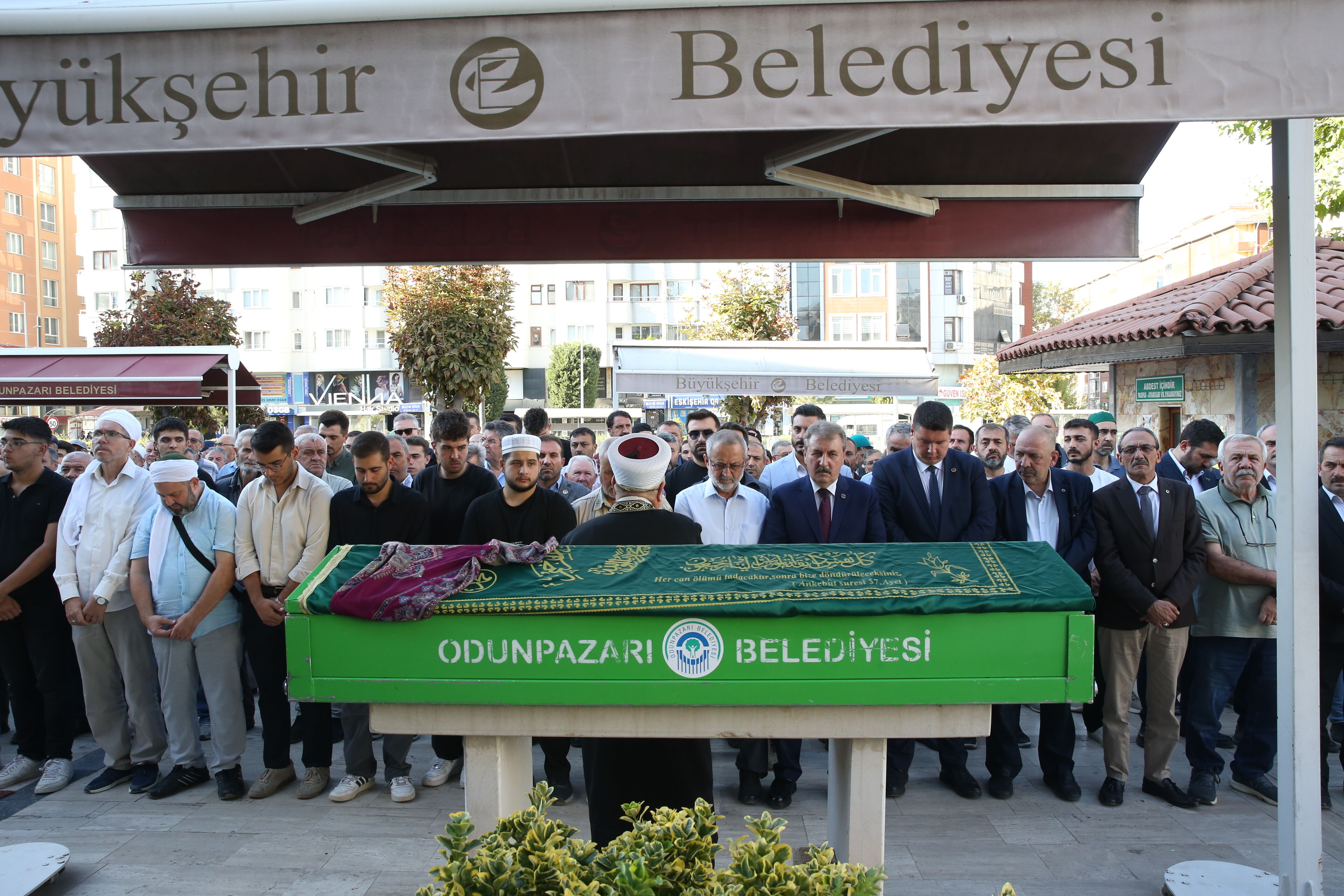 BBP Genel Başkanı Destici, Eskişehir'de cenaze törenine katıldı
