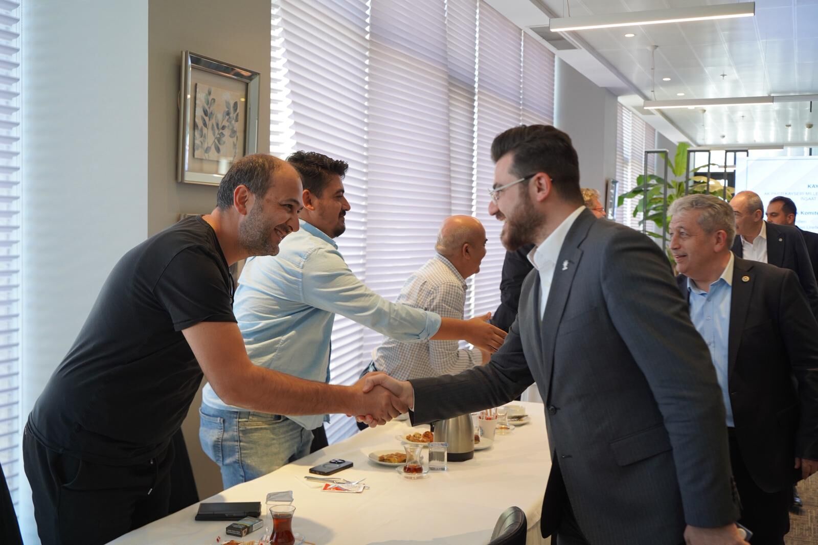 AK Parti İl Başkanı Okandan, İnşaat Sektörü İstişare Toplantısı'na katıldı