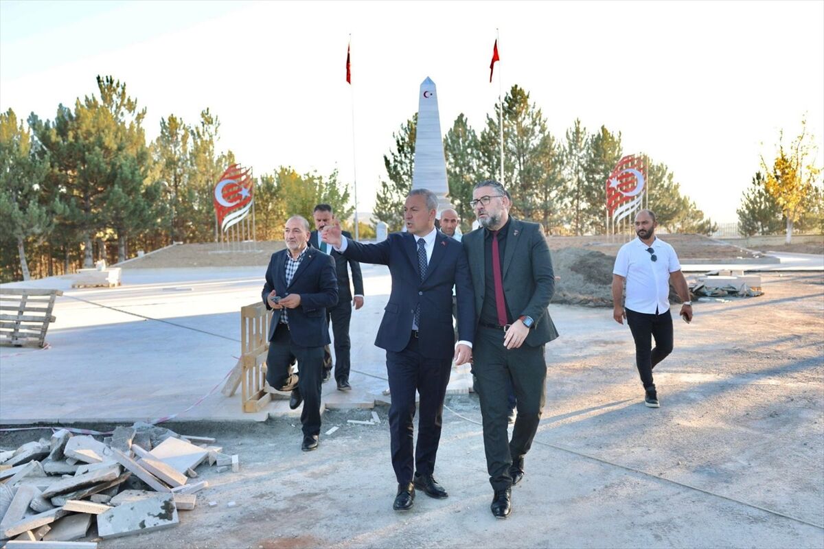 Sivas'ta Garnizon Şehitliği'nde çevre düzenleme çalışması başlatıldı