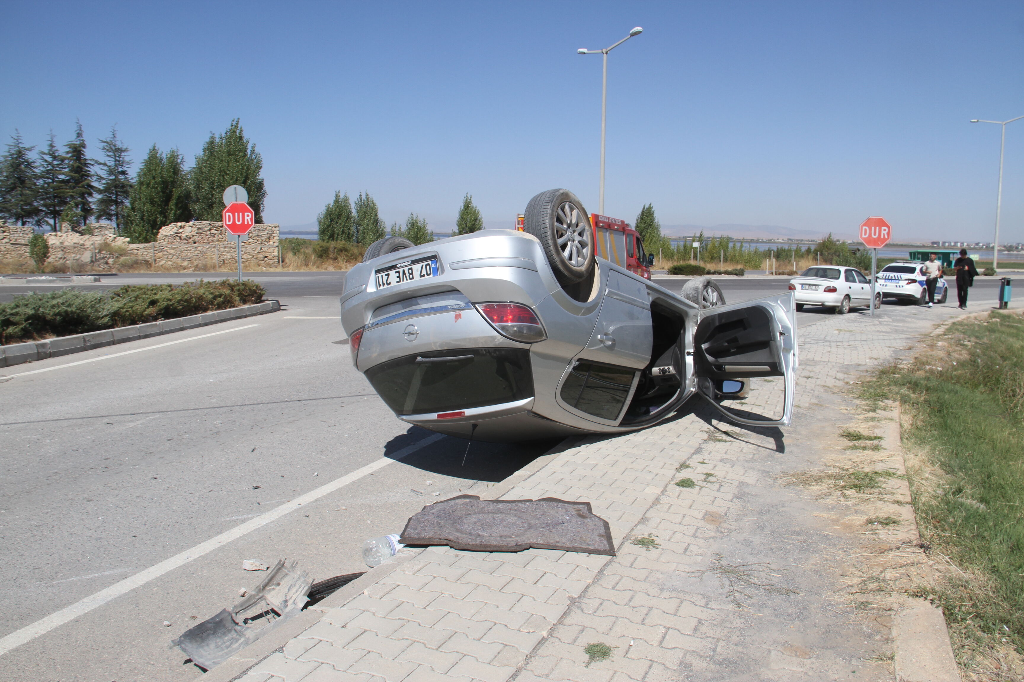 Beyşehir'de otomobil devrildi, sürücü yaralandı