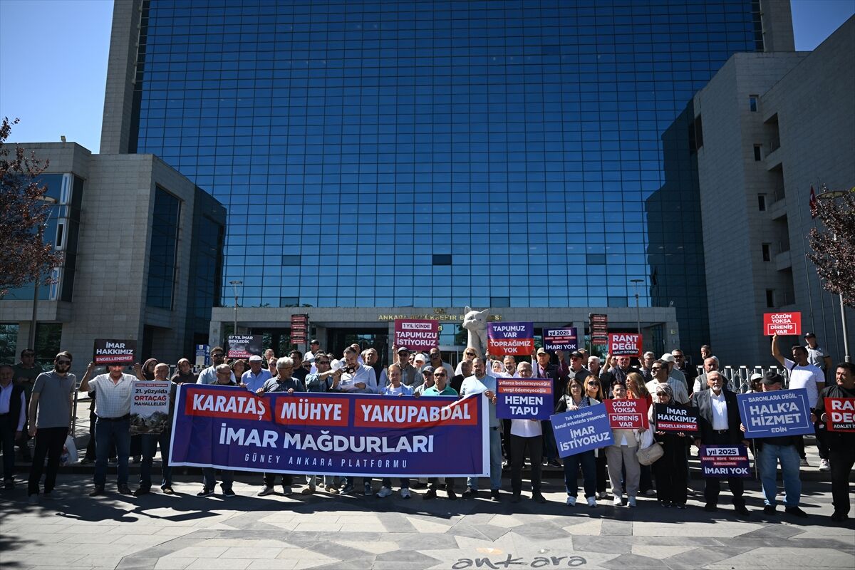 İmar sorunlarının çözümünü isteyen mahalle sakinleri ABB önünde eylem yaptı