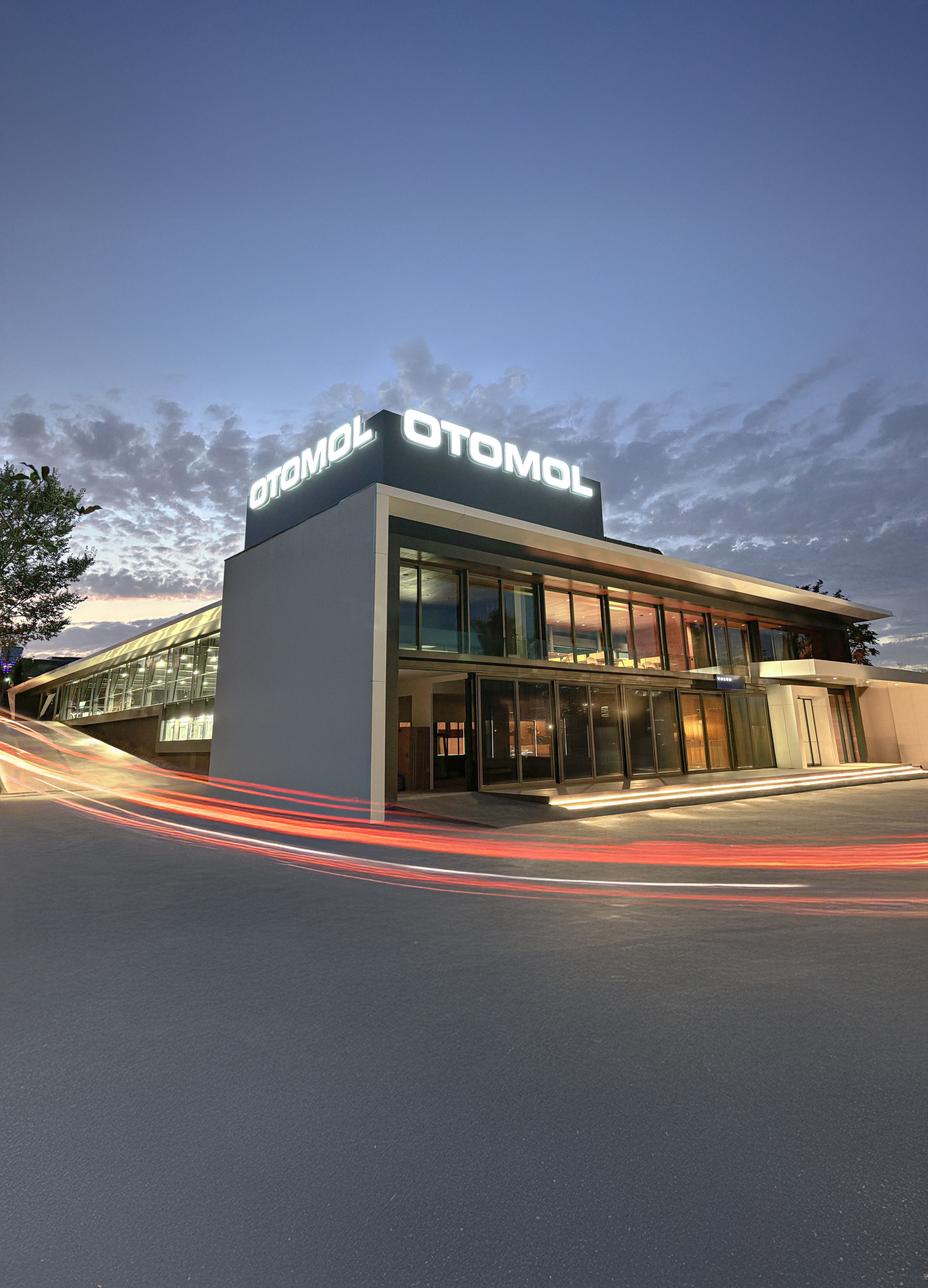 Otomol İstinye'de yeni şube açtı