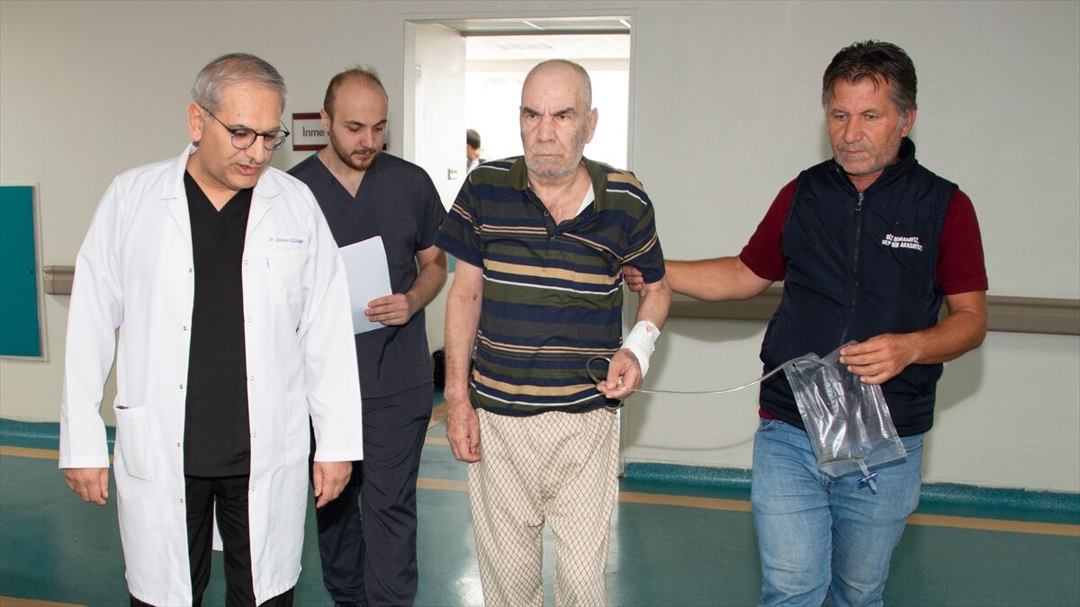 Konya'da 65 yaşındaki hastanın tıkalı iki şah damarı başarılı operasyonla açıldı