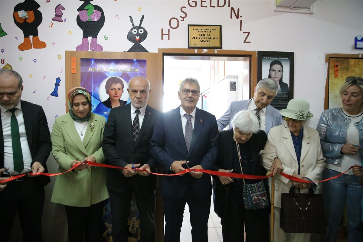 Depremde hayatını kaybeden akademisyenin adı okulda yaşatılacak