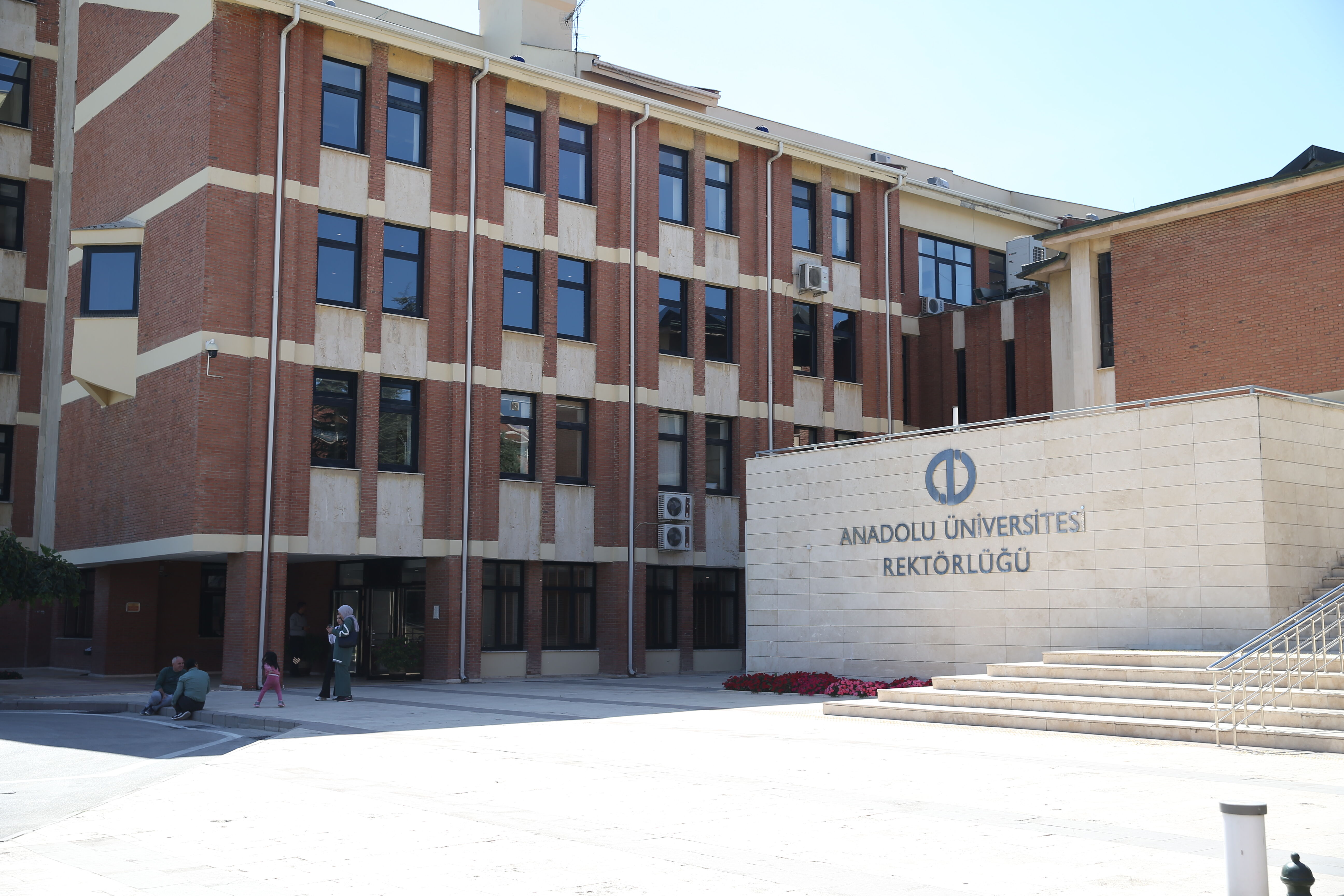 Anadolu Üniversitesi kariyerine yön vermek isteyenlere ikinci üniversite fırsatı sunuyor