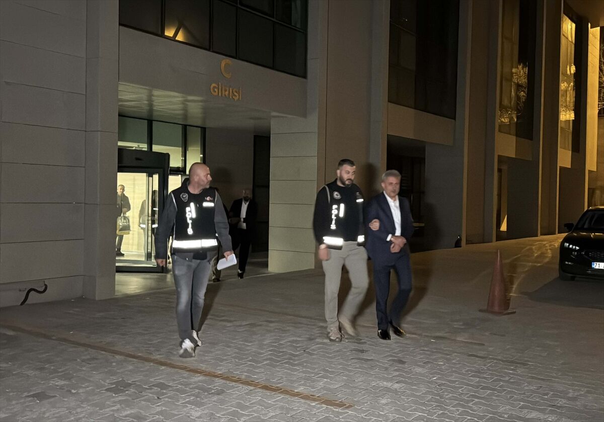 Kırıkkale'de 'irtikap' soruşturması kapsamında Yahşihan Belediye Başkanı Sungur ve 4 şüpheli tutuklandı