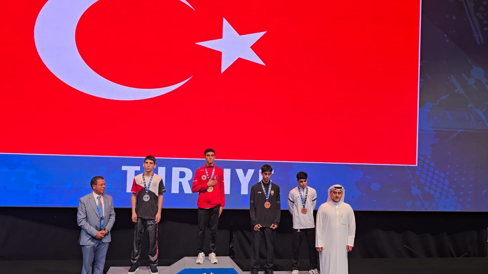Milli sporcu Mert Güney, 'Gençler Dünya Muaythai Şampiyonası'nda birinci oldu