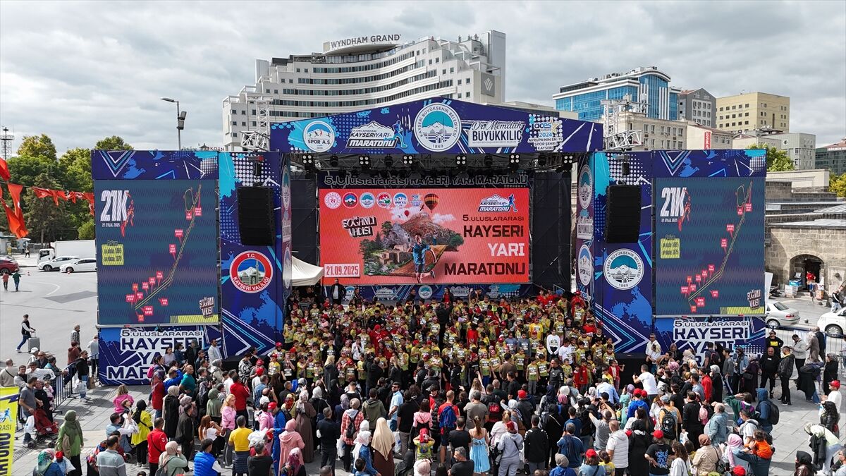 Kayseri'de 'Çocuk Maratonu' ve 'Baby Run' etkinliği düzenlendi
