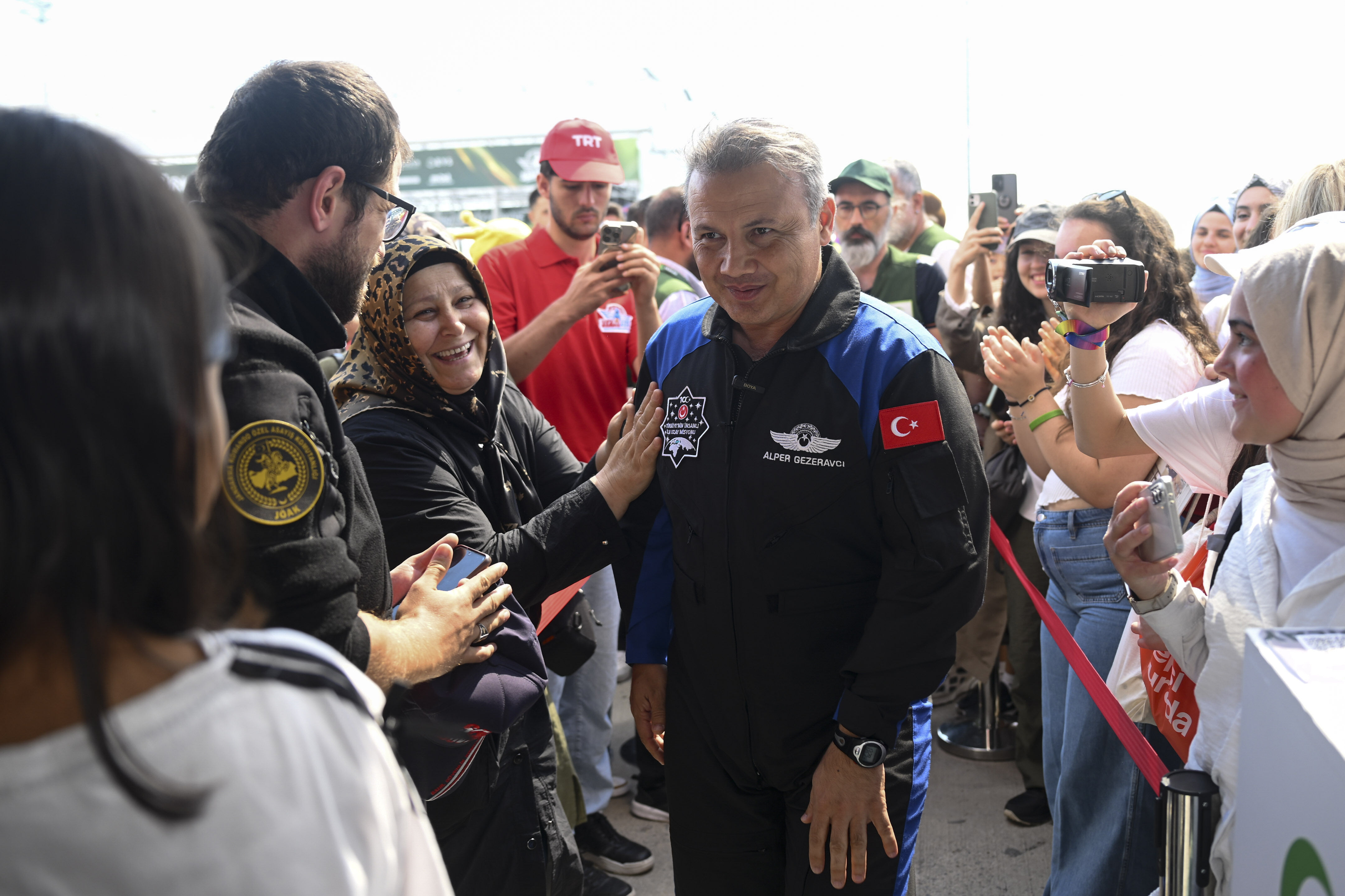 Yeşilay, TEKNOFEST'te Astronot Alper Gezeravcı'yla söyleşi yaptı