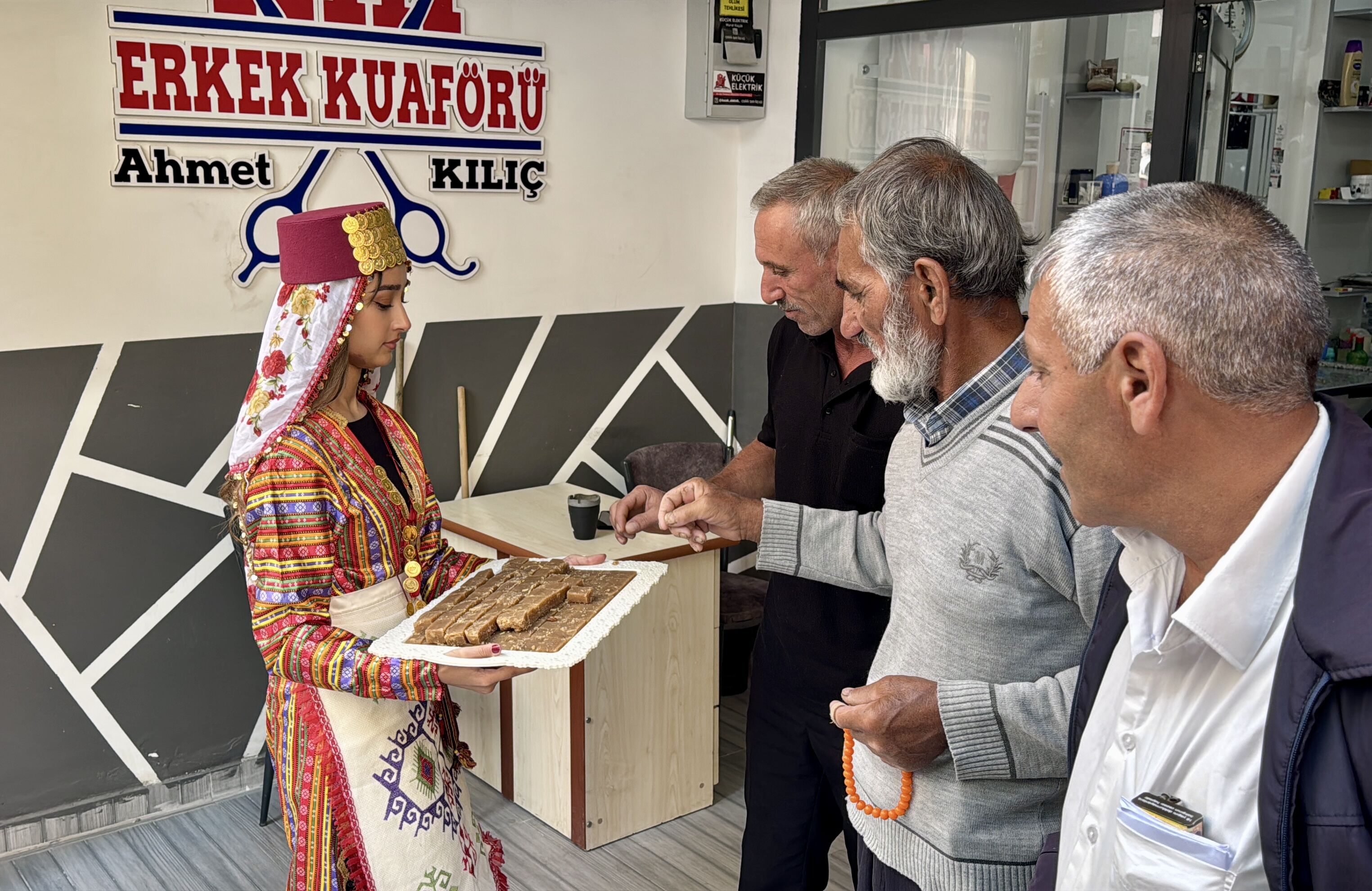 Kırşehir'de esnaf davul zurnayla Ahilik Haftası etkinliklerine davet edildi