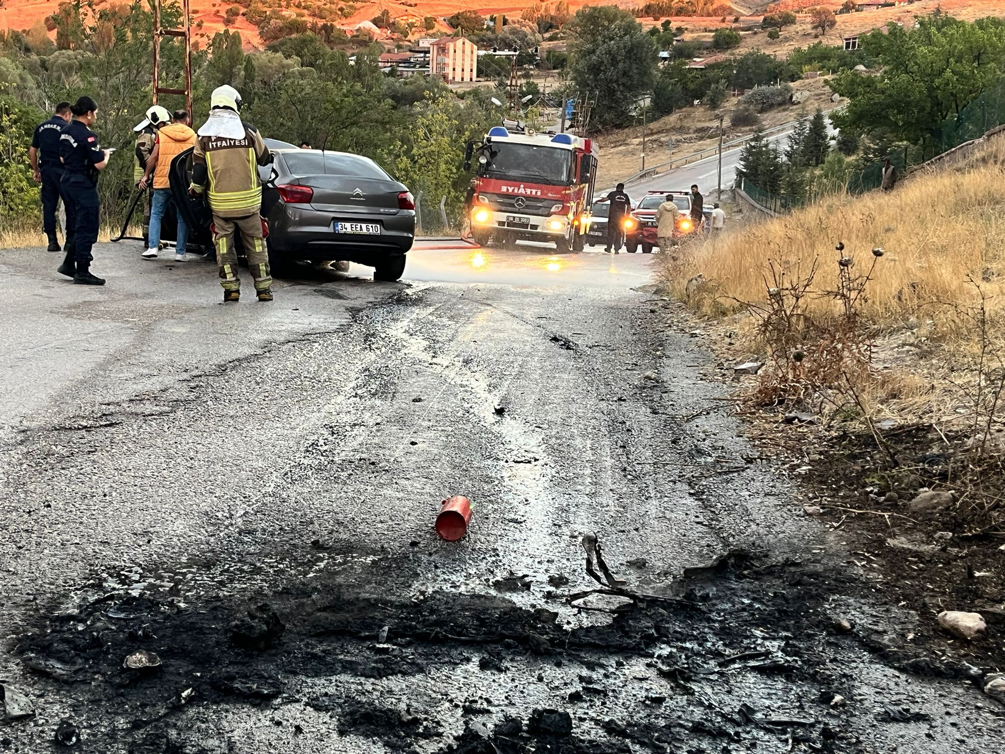 Gölbaşı'nda seyir halindeki otomobil alev aldı