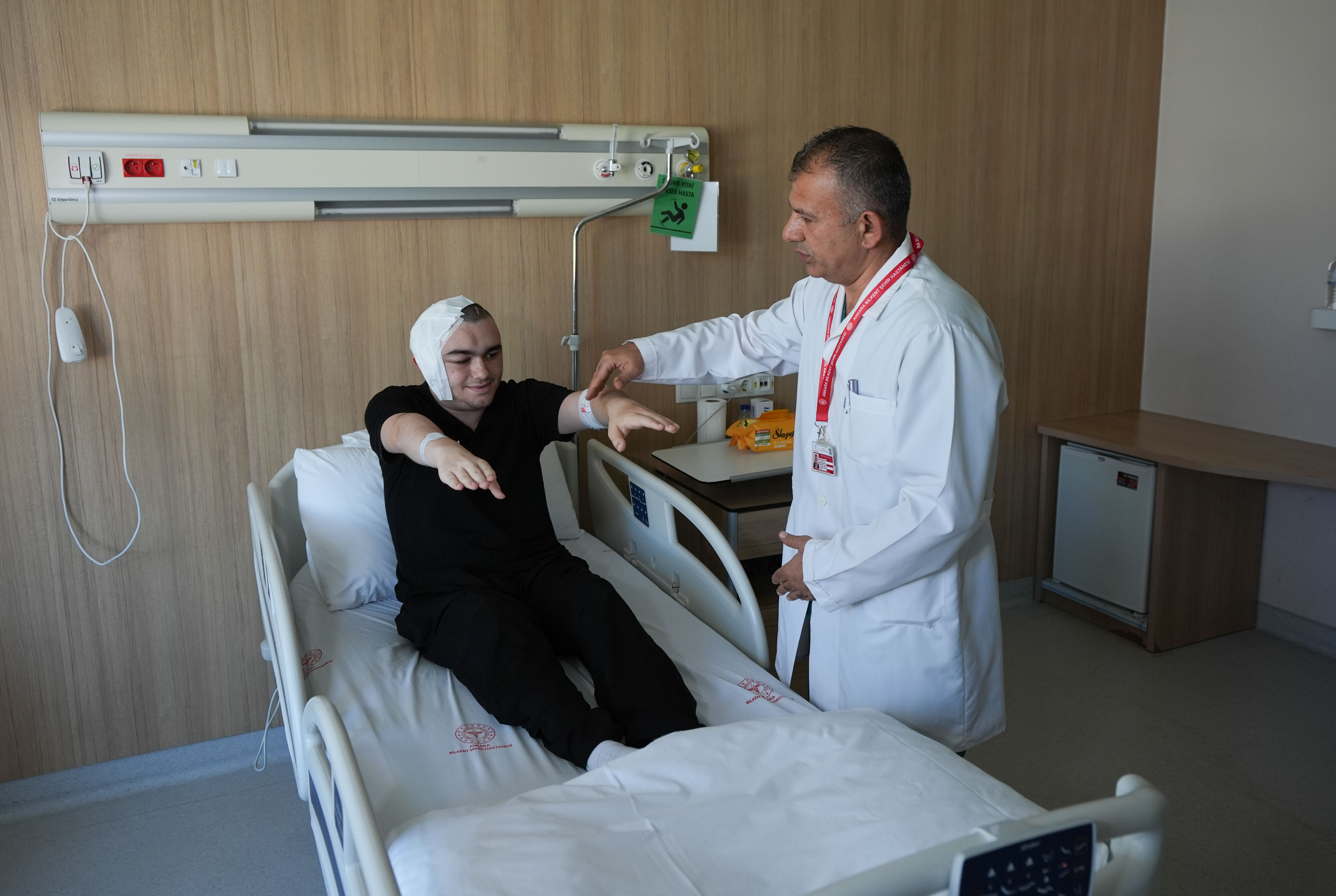 Moyamoya hastası Ömer Asaf, başarılı operasyonlarla hastalığını yendi